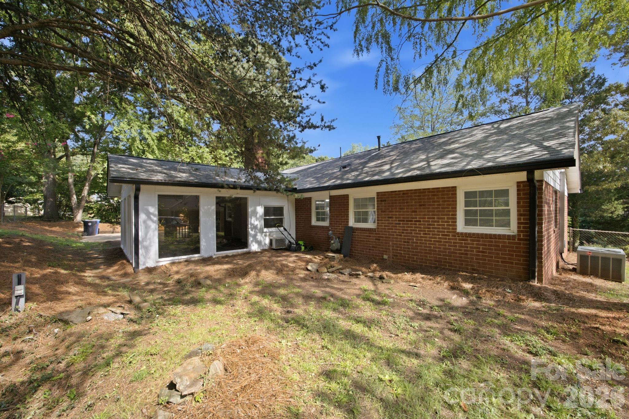 1045 S Magnolia Street — Mooresville