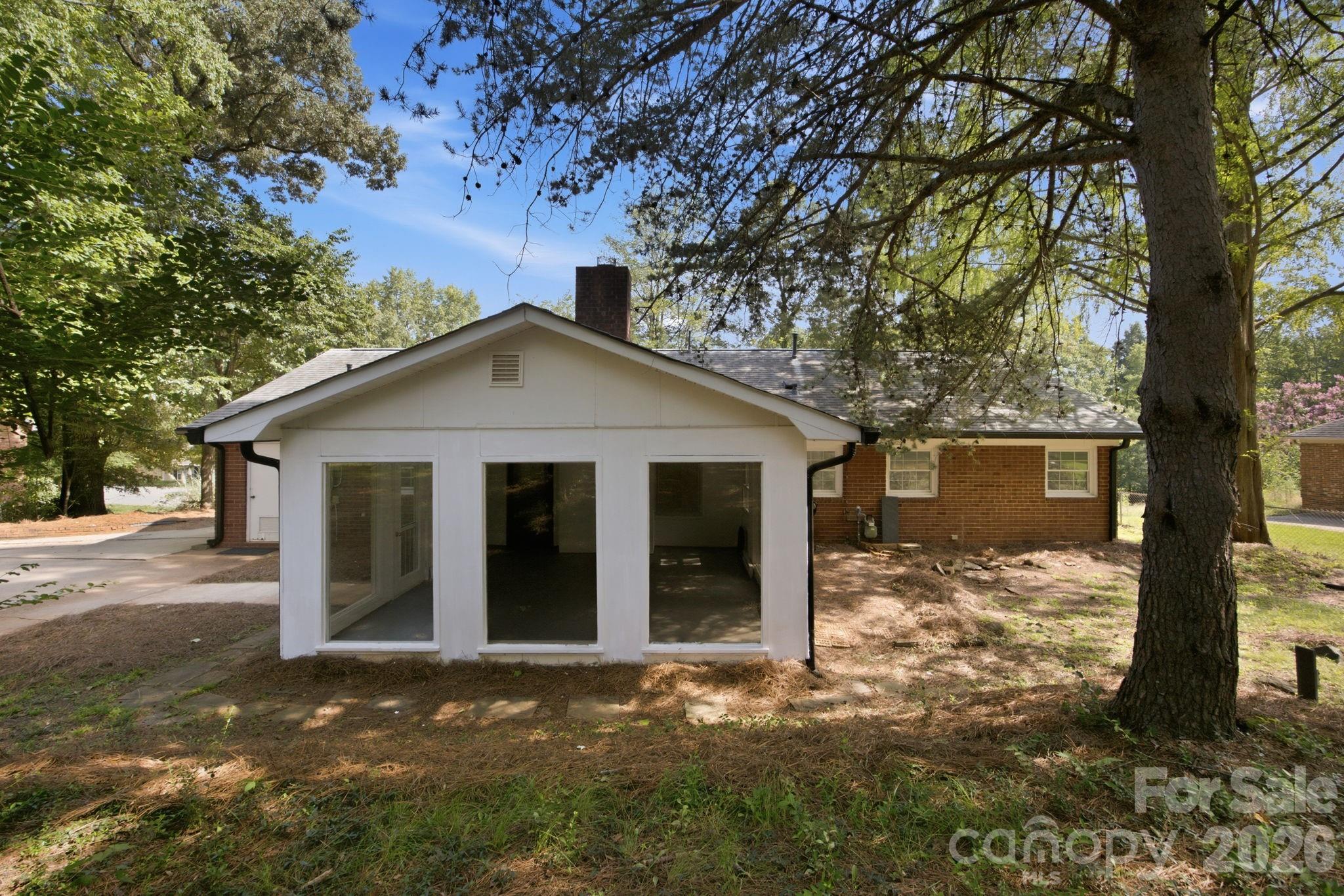 1045 S Magnolia Street — Mooresville