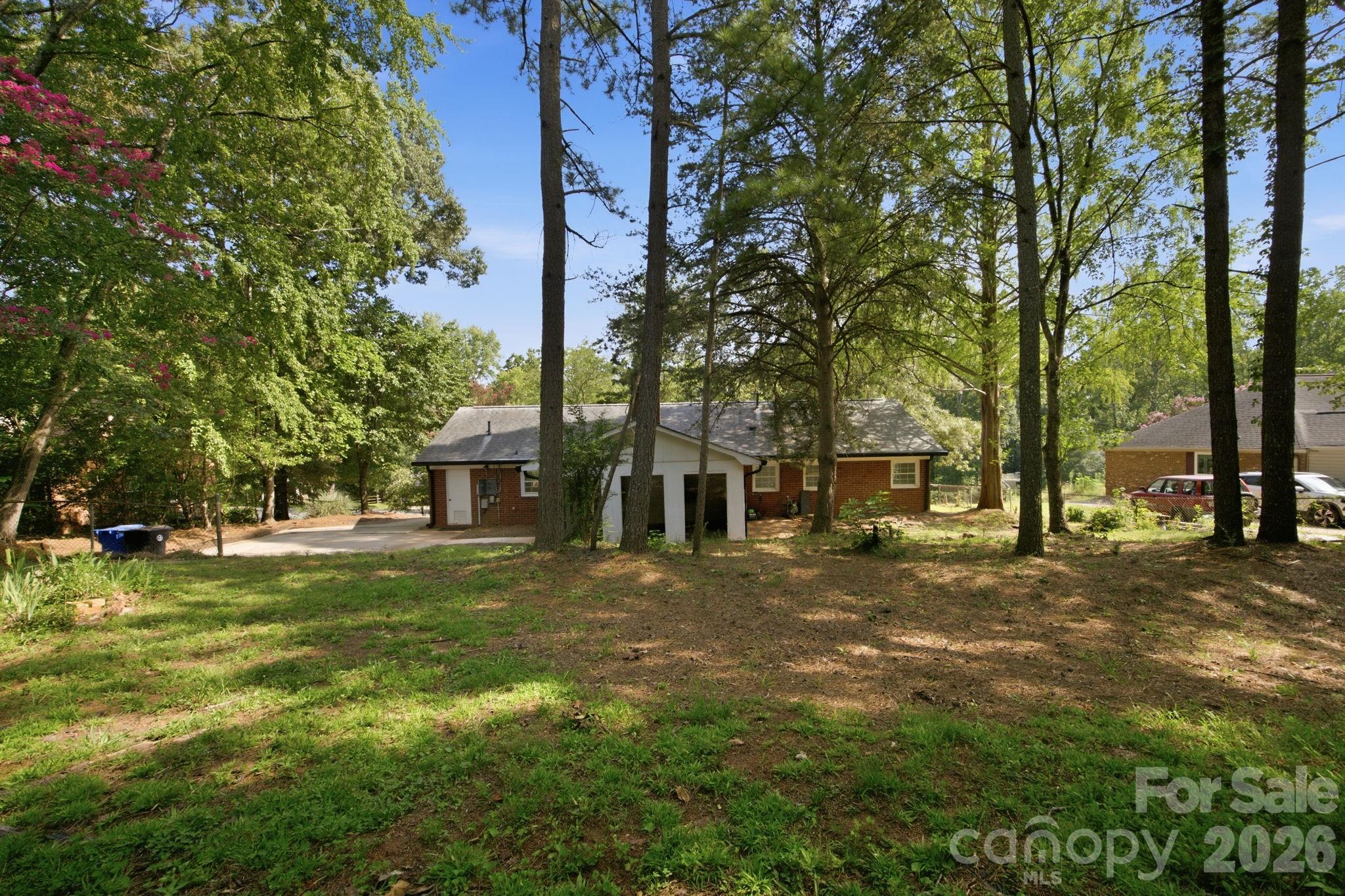 1045 S Magnolia Street — Mooresville
