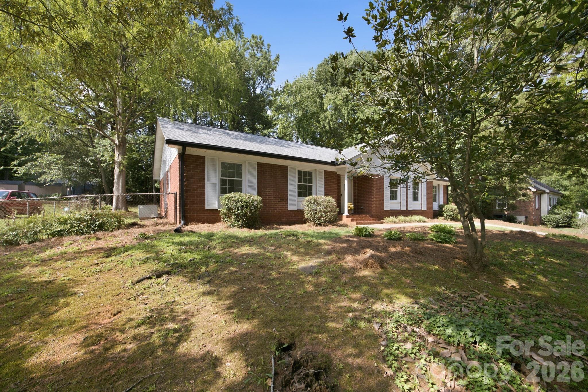 1045 S Magnolia Street — Mooresville