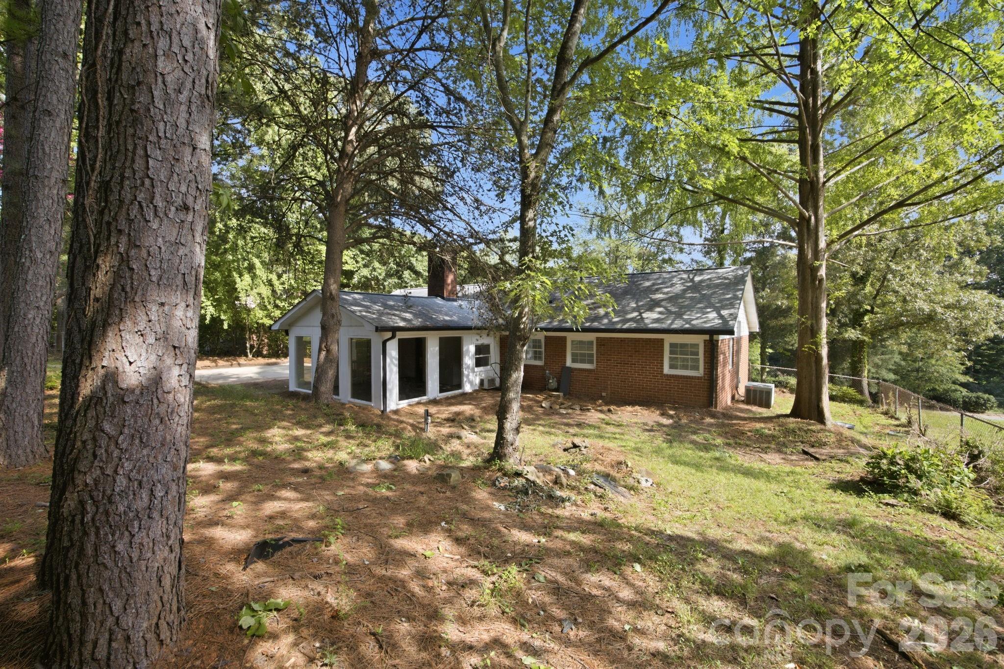 1045 S Magnolia Street — Mooresville