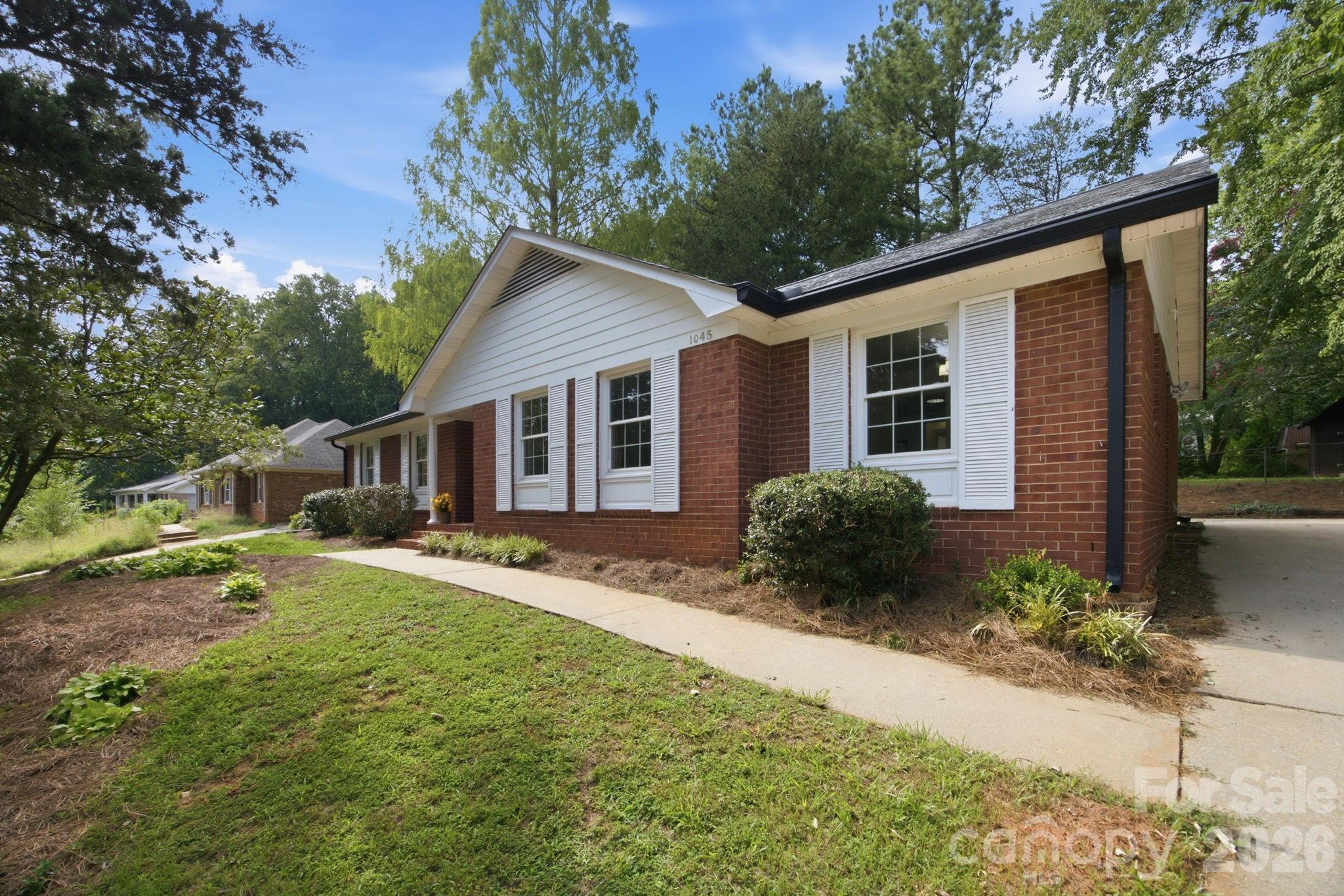 1045 S Magnolia Street — Mooresville