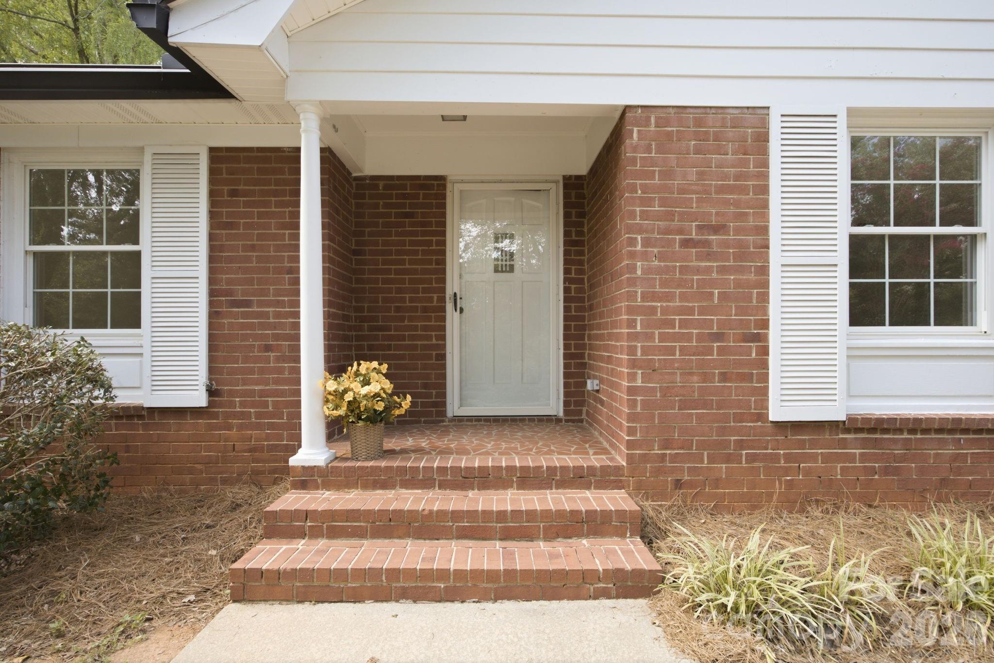 1045 S Magnolia Street — Mooresville