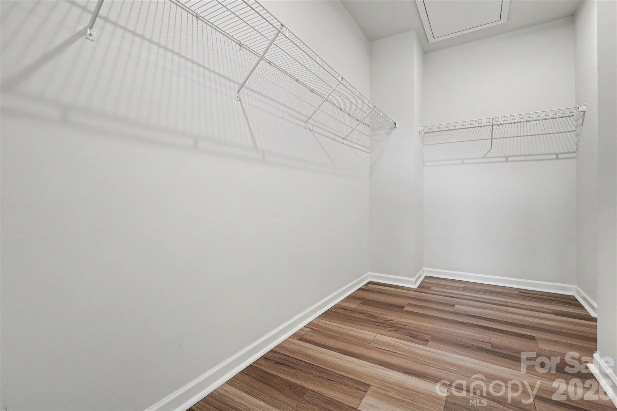 105 Renny Alley — Charlotte