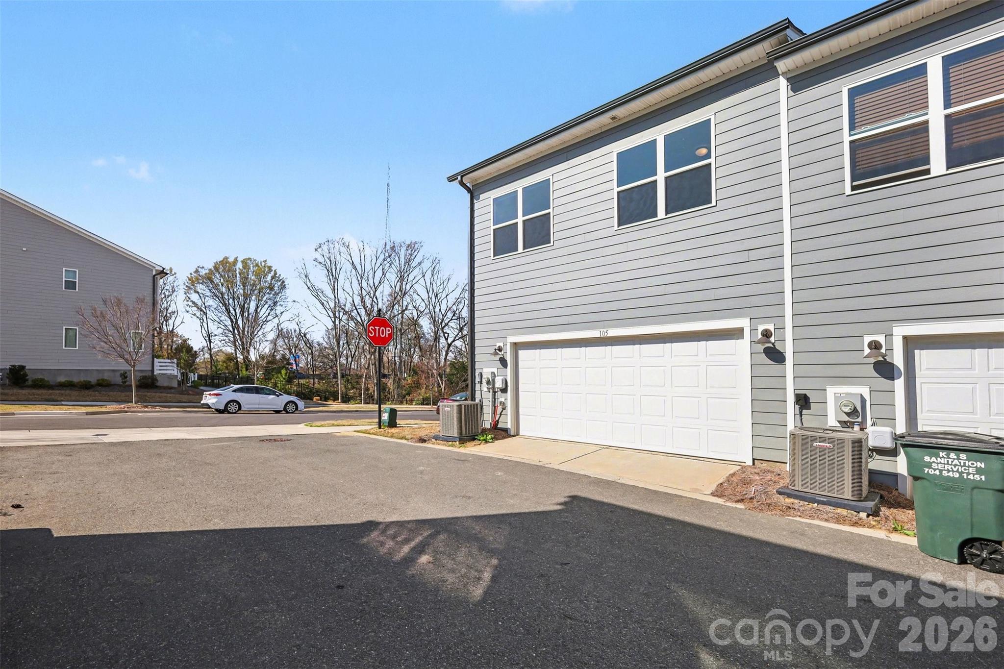 105 Renny Alley — Charlotte