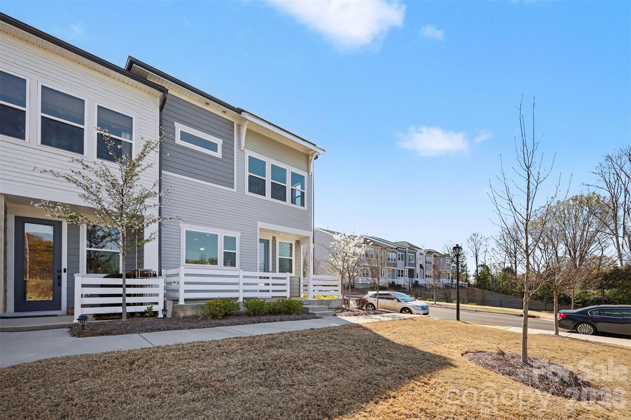 105 Renny Alley — Charlotte