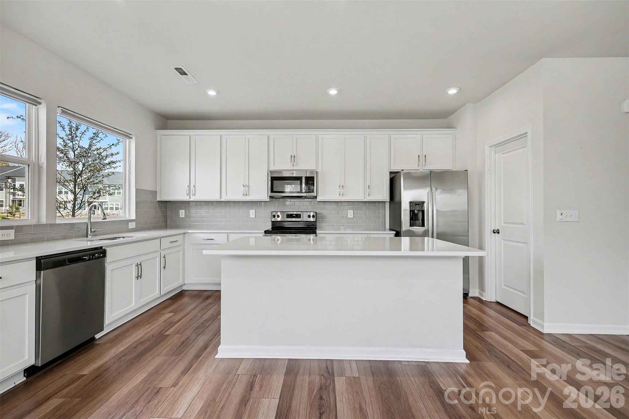 105 Renny Alley — Charlotte