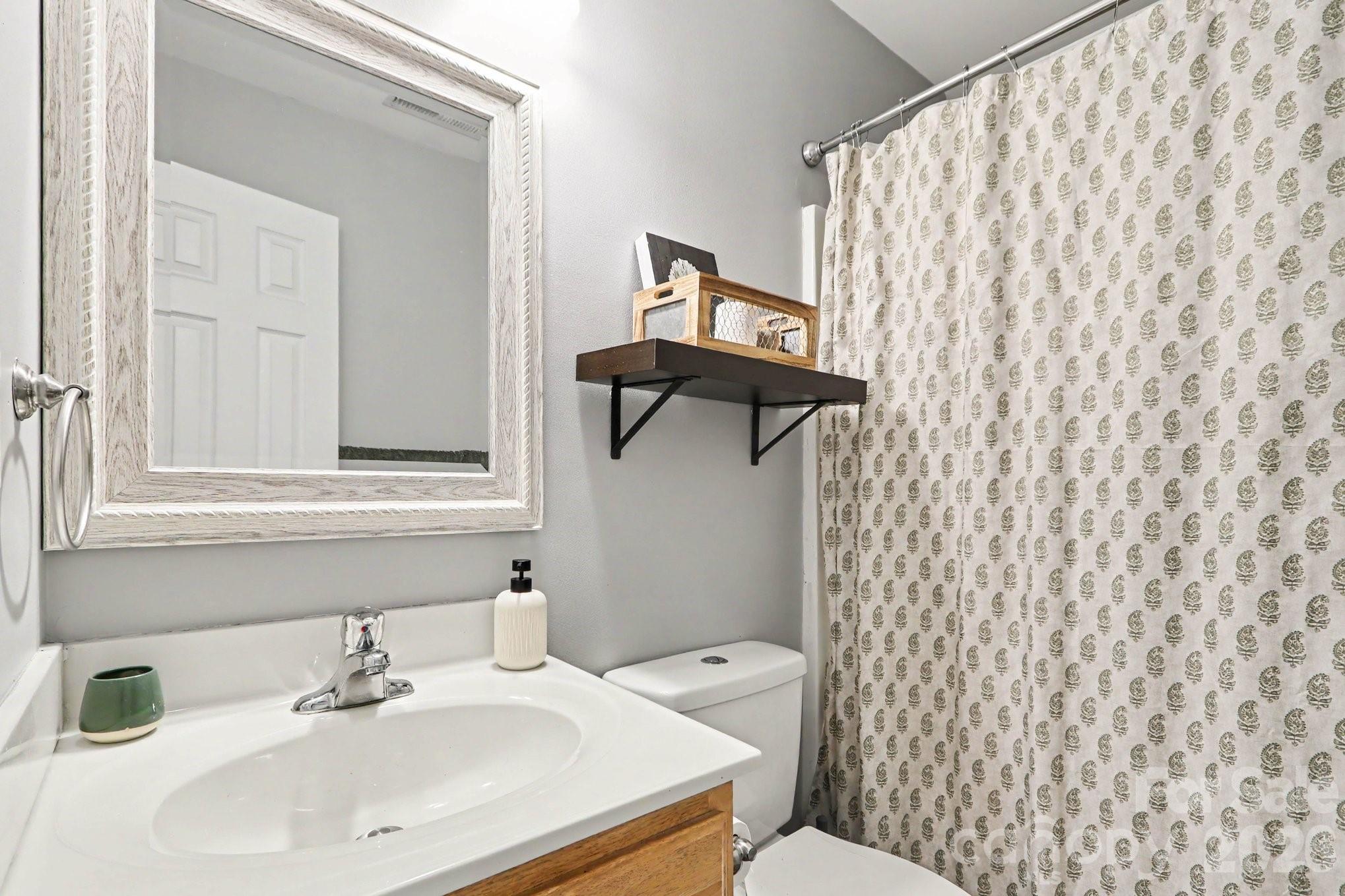 4732 Grasset Avenue — Charlotte