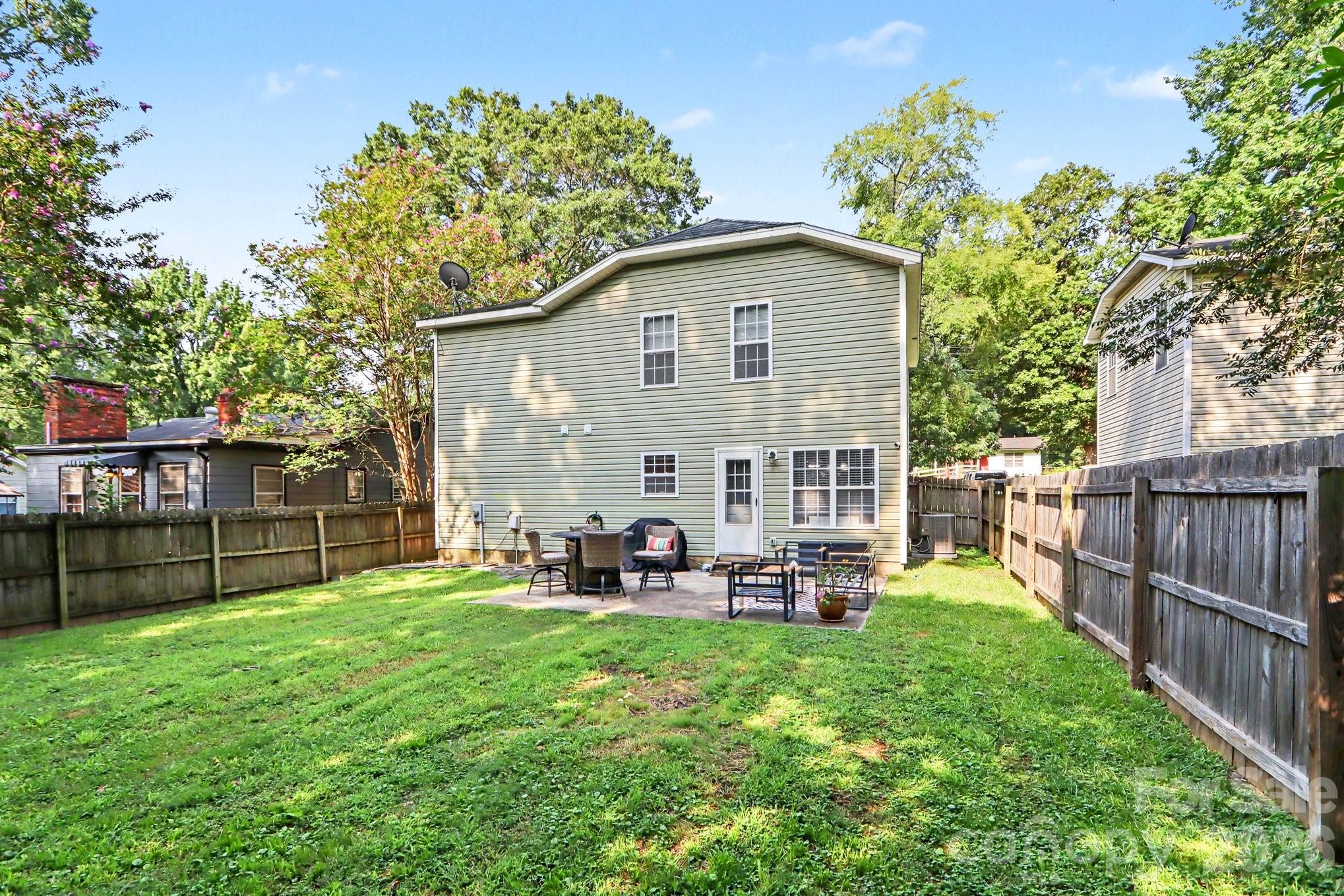 4732 Grasset Avenue — Charlotte
