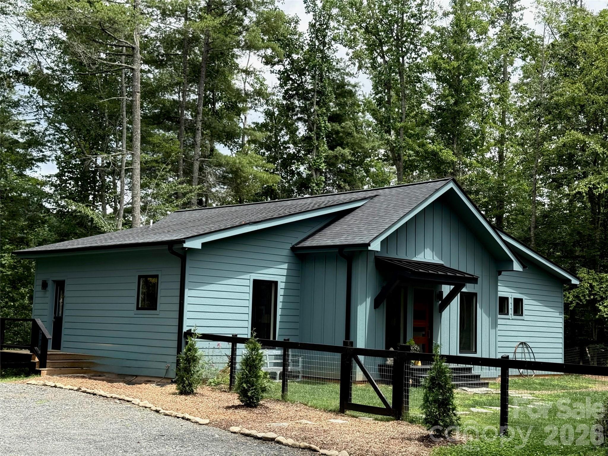 30 Sandys Home Place — Mars Hill
