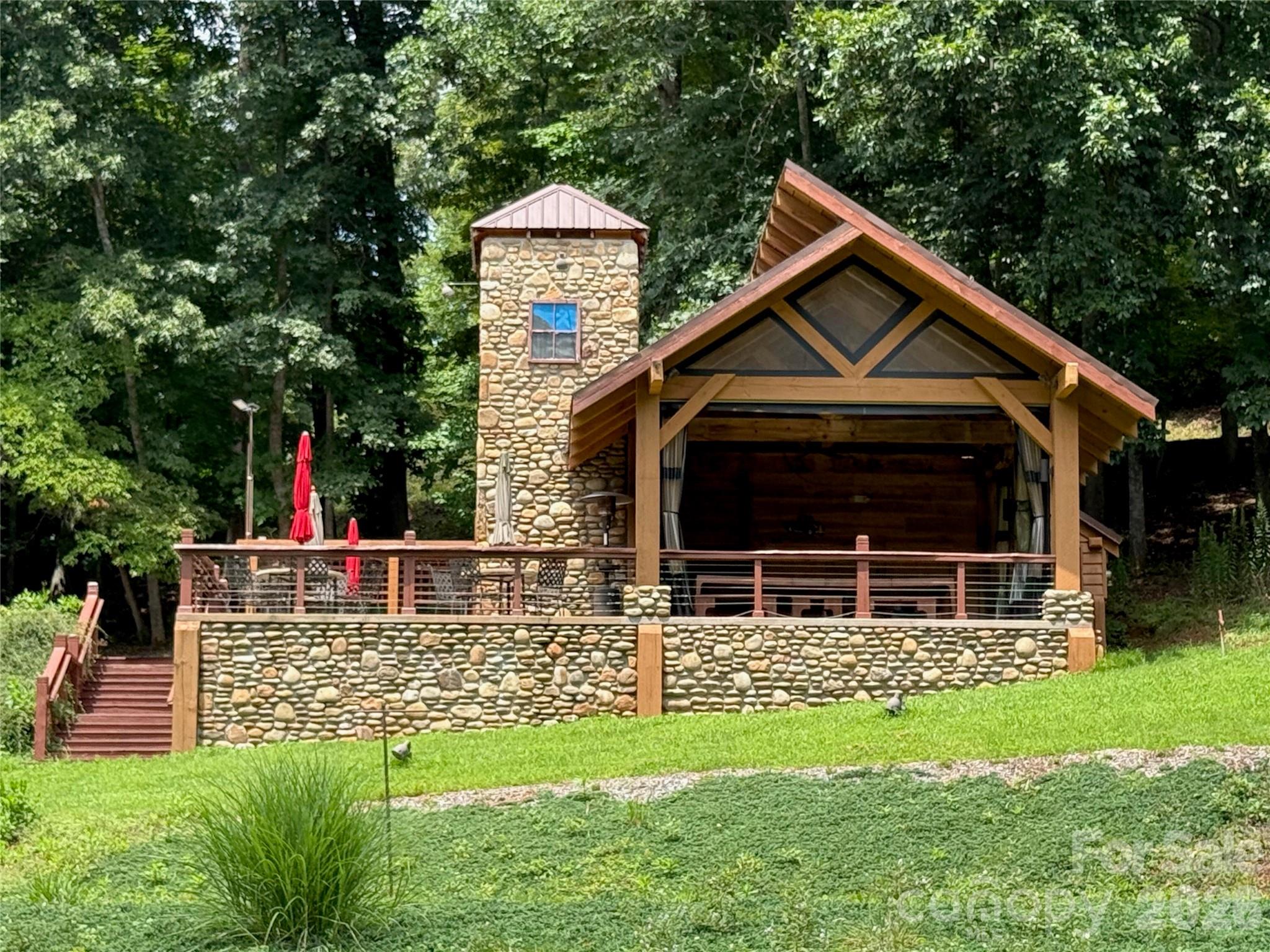 30 Sandys Home Place — Mars Hill