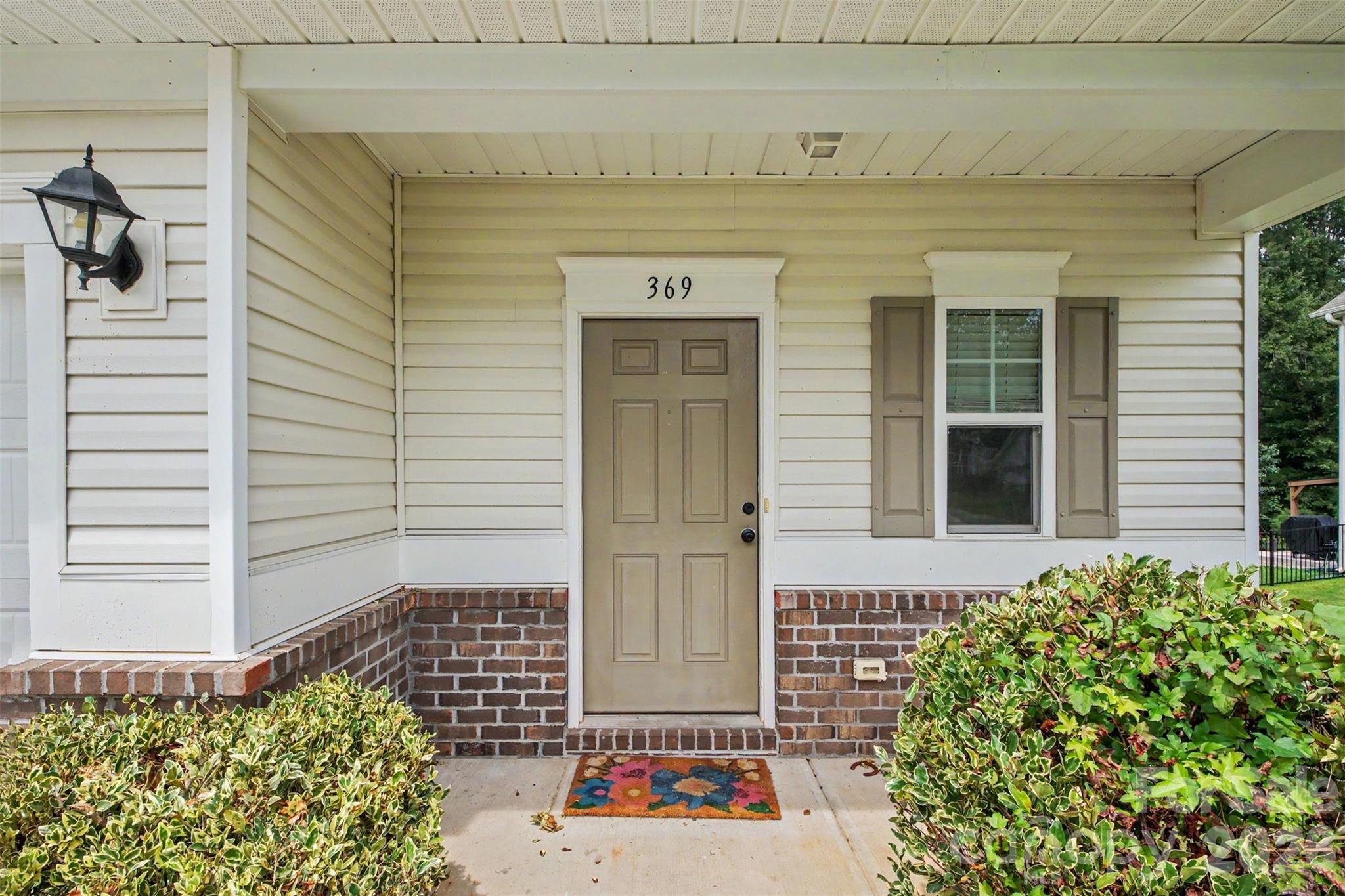 369 Settlers Grove Lane — Salisbury