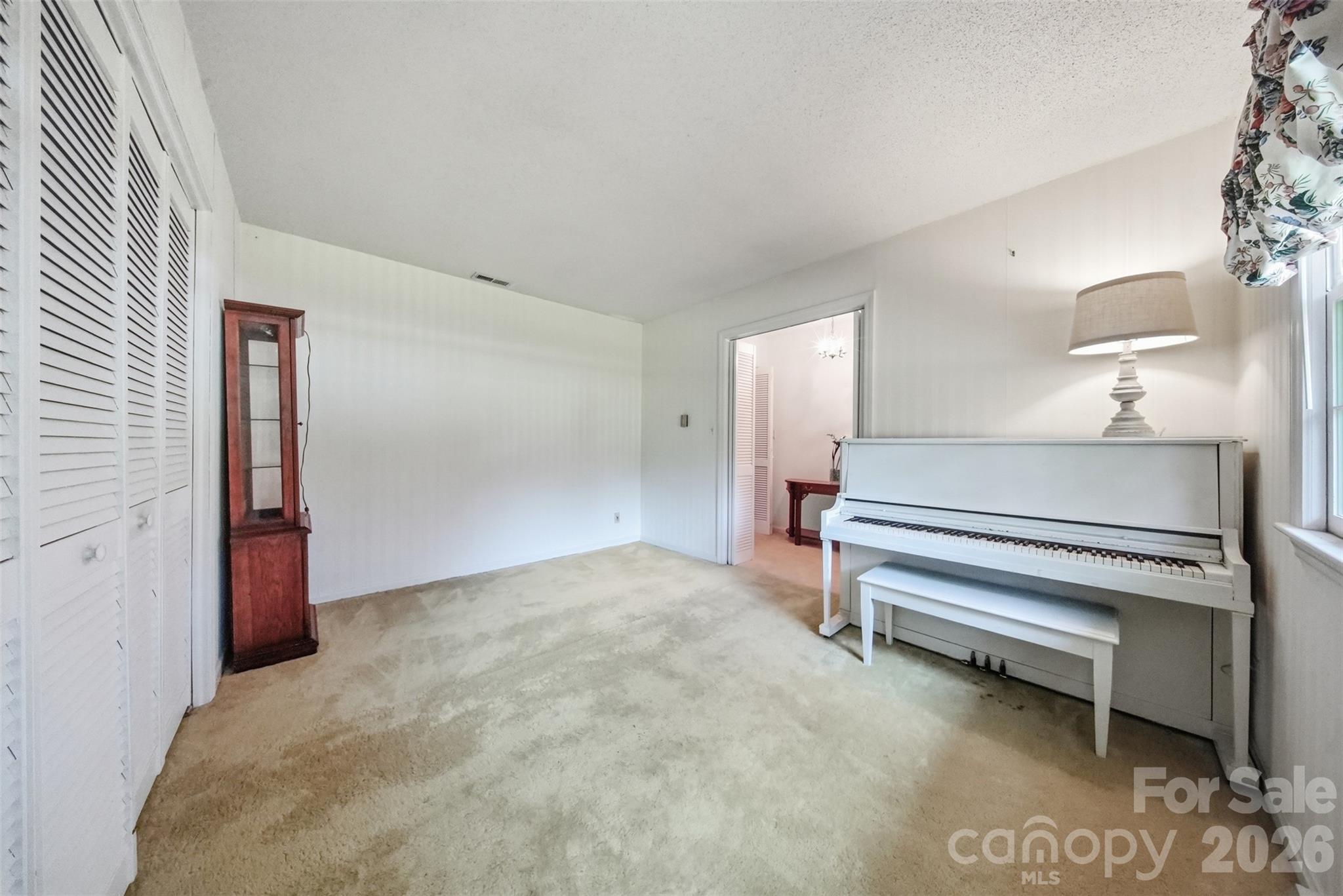 4913 S New Hope Road — Belmont