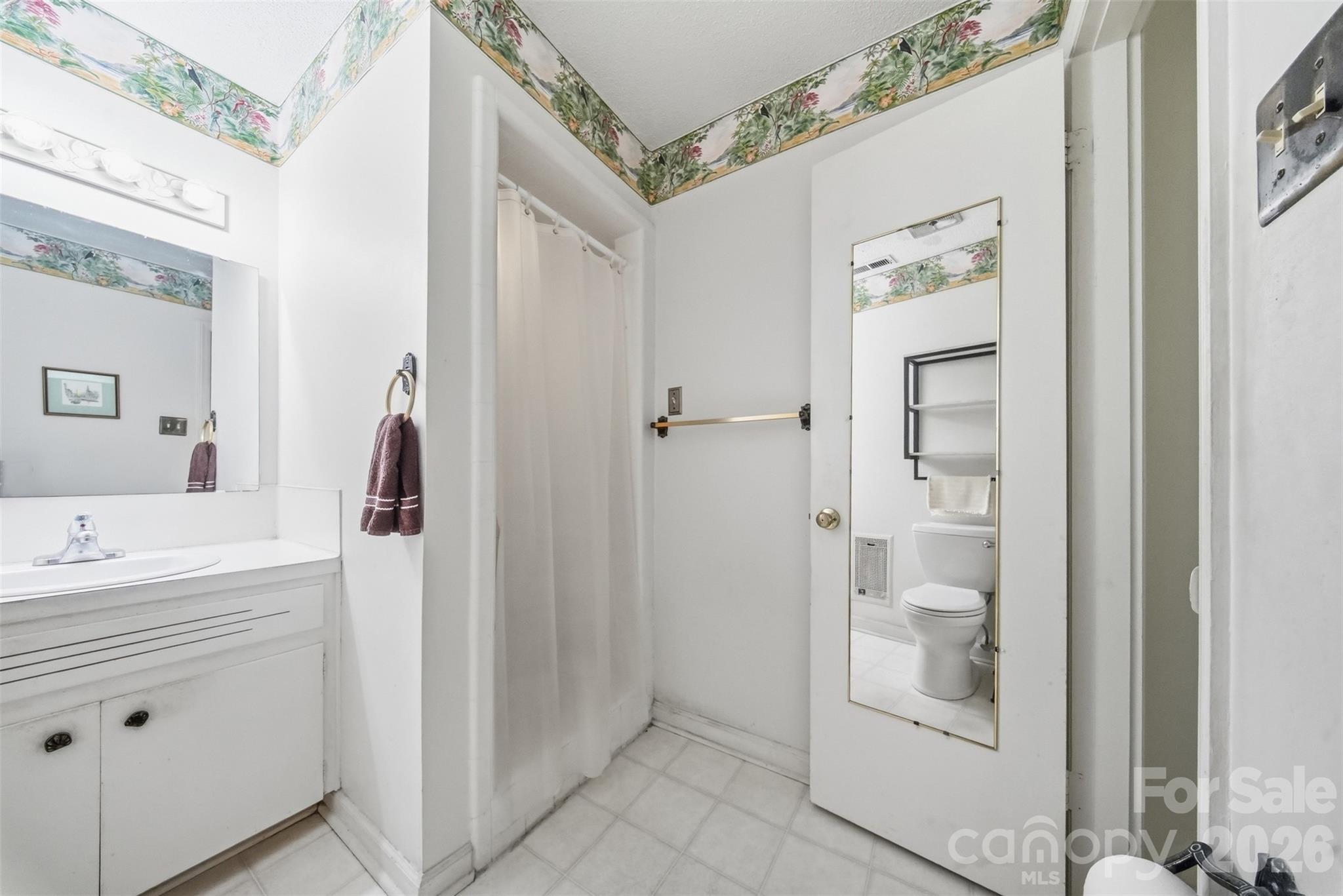 4913 S New Hope Road — Belmont