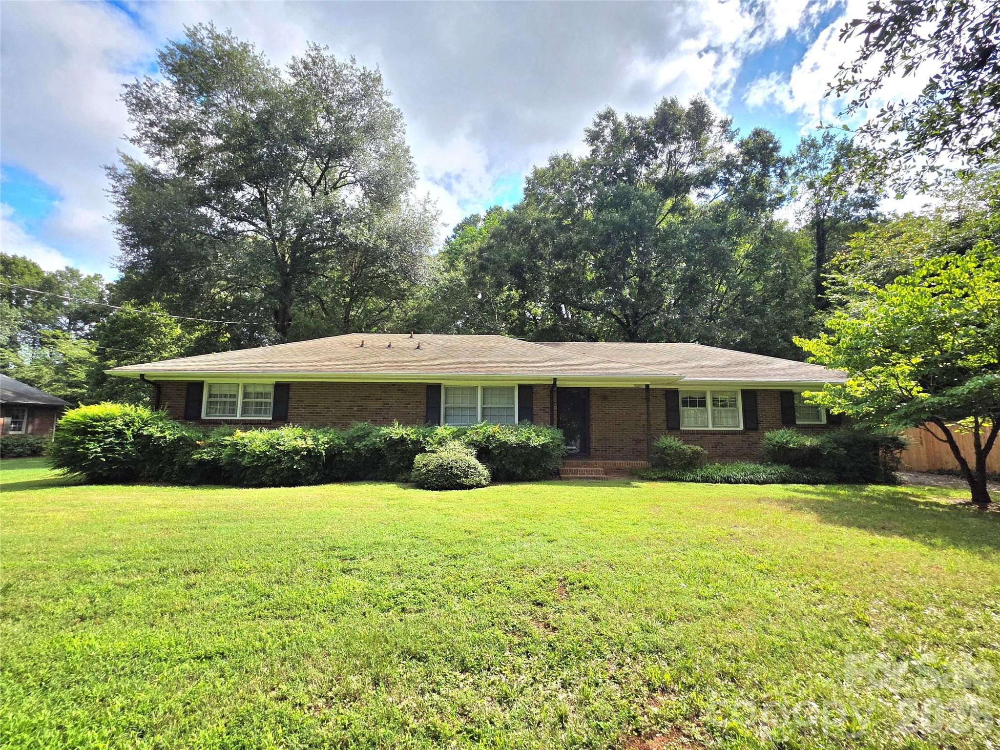 4913 S New Hope Road — Belmont