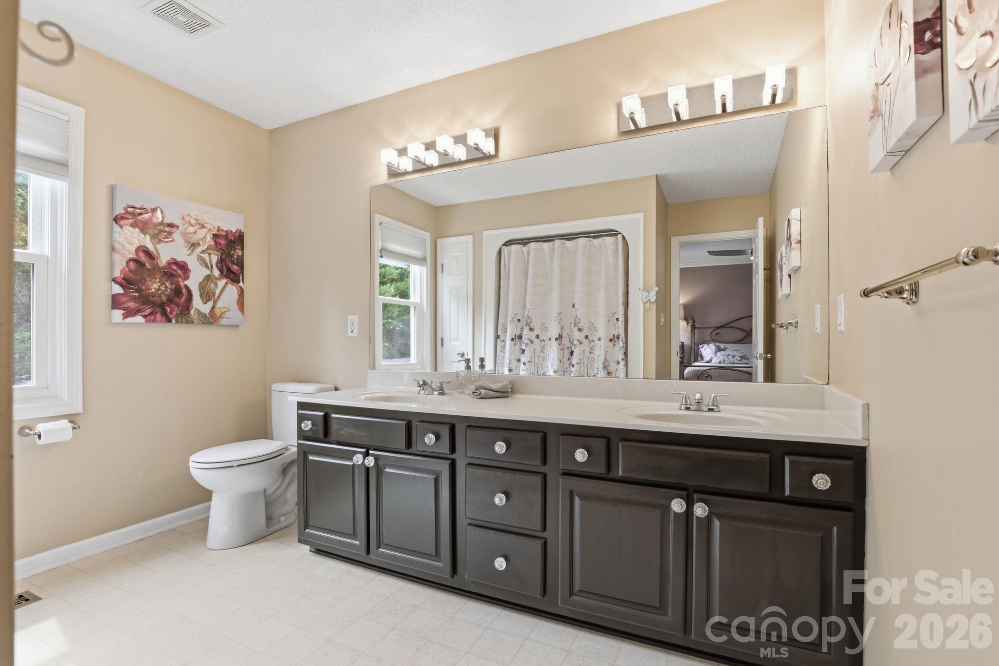 2918 24th Street Drive NE — Hickory
