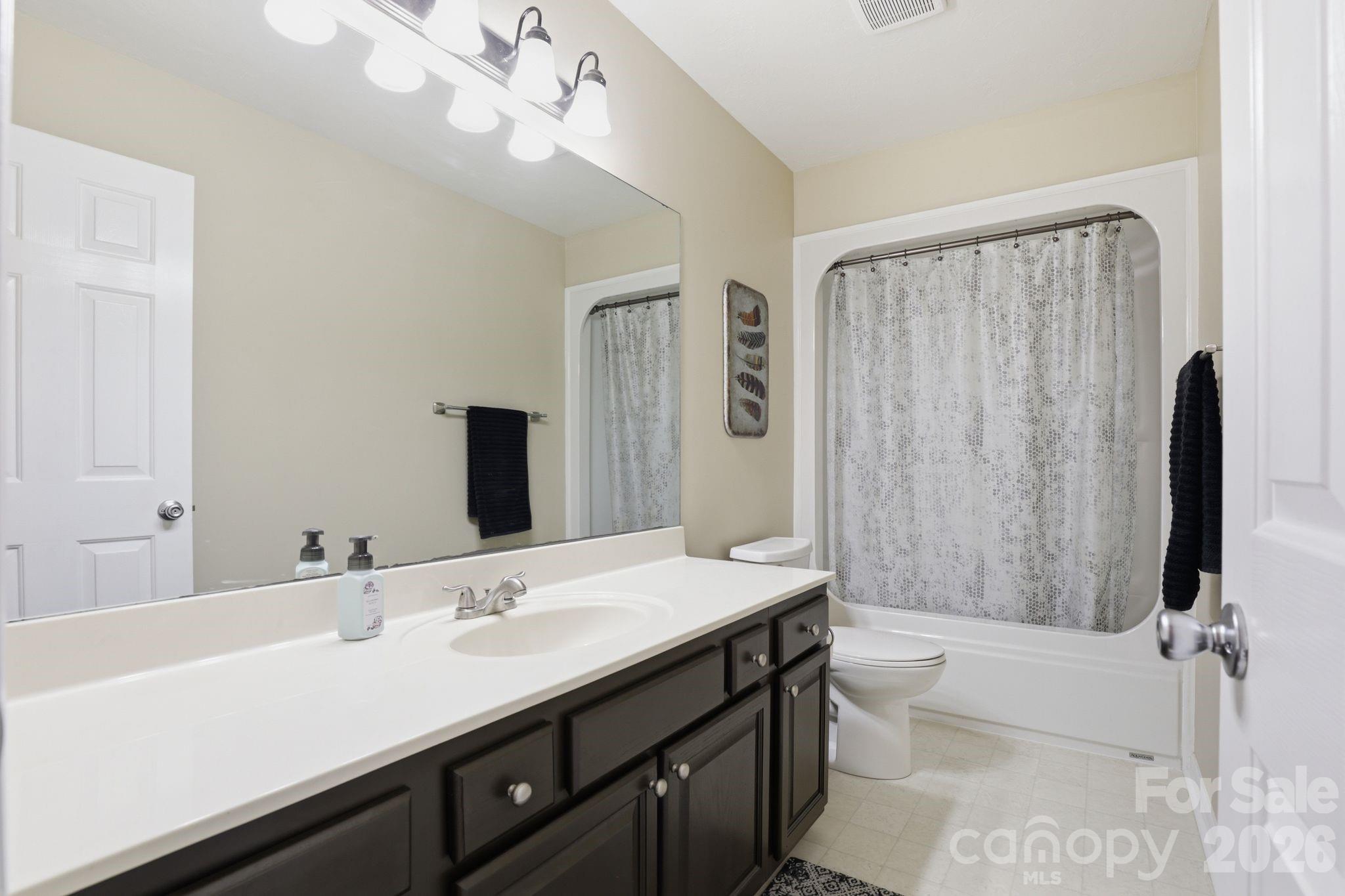 2918 24th Street Drive NE — Hickory