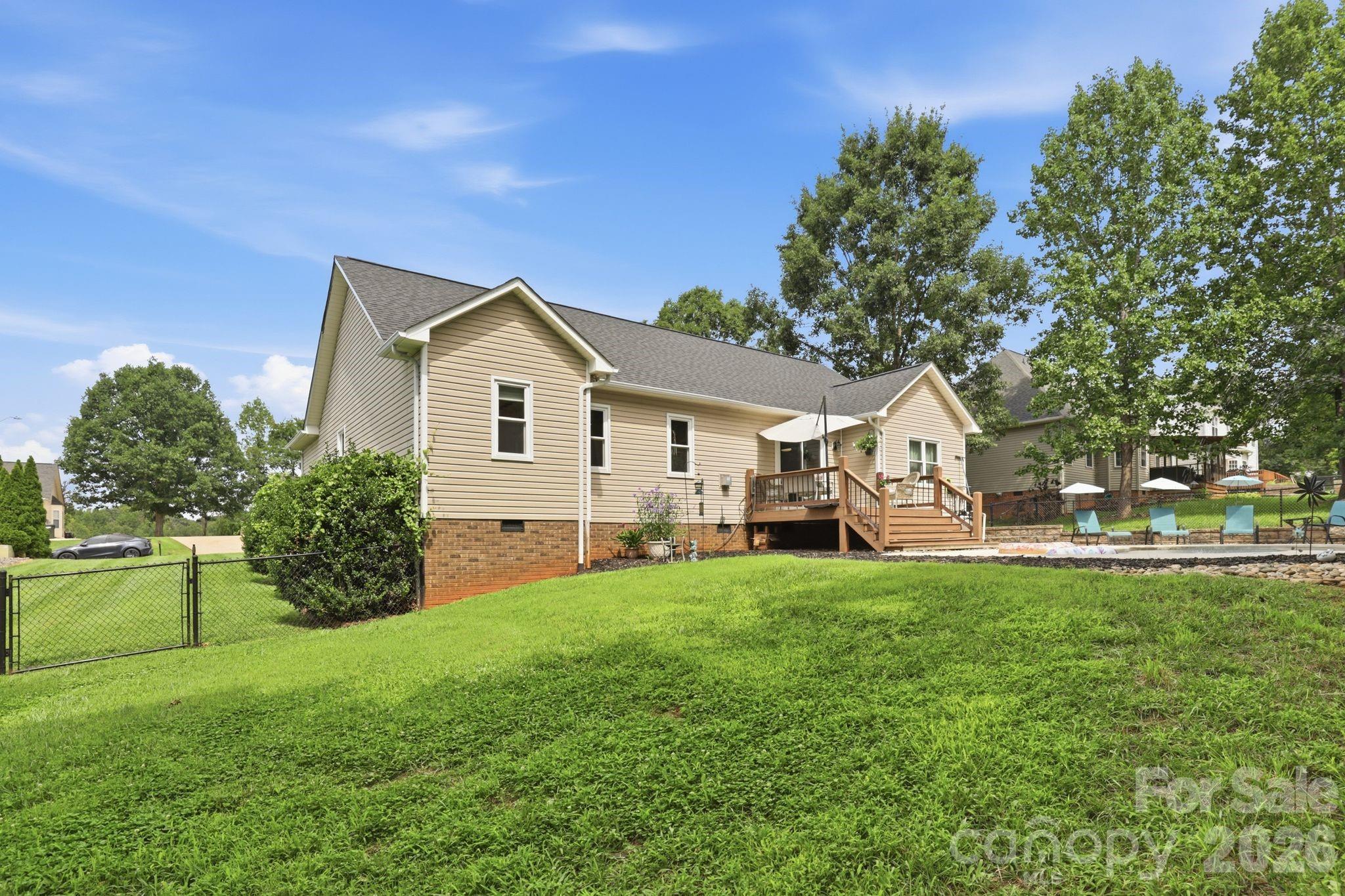 2918 24th Street Drive NE — Hickory