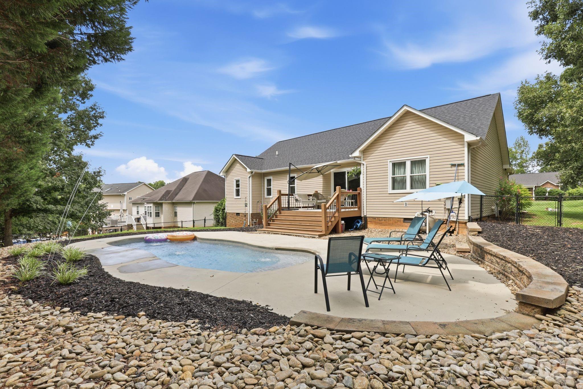 2918 24th Street Drive NE — Hickory