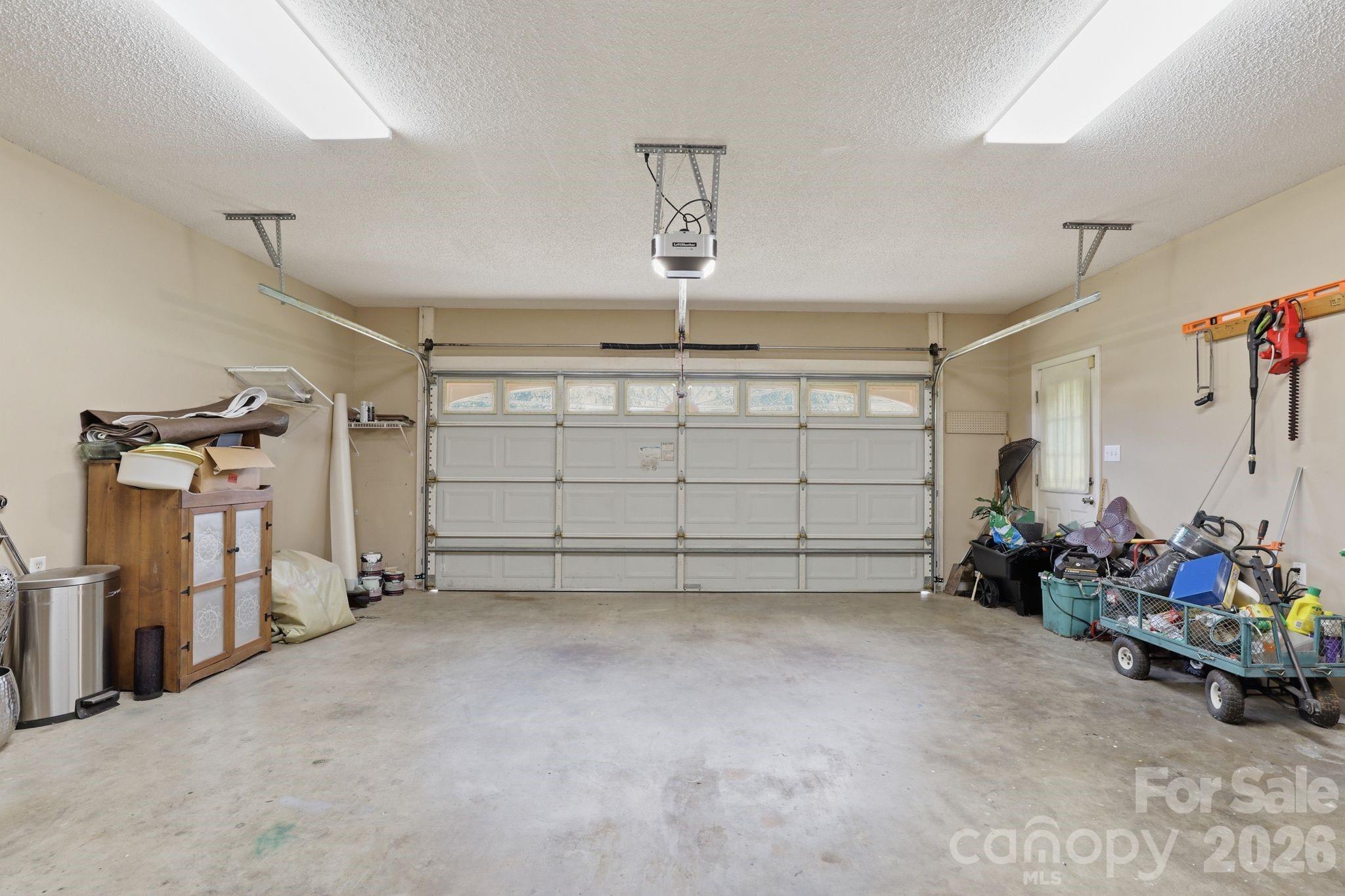 2918 24th Street Drive NE — Hickory