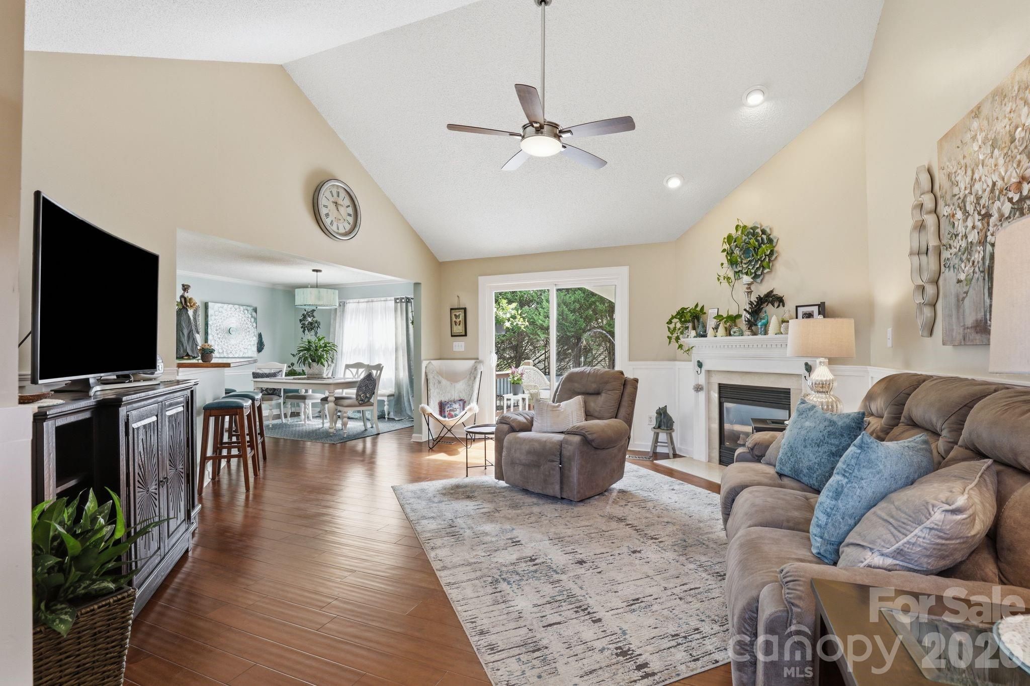 2918 24th Street Drive NE — Hickory