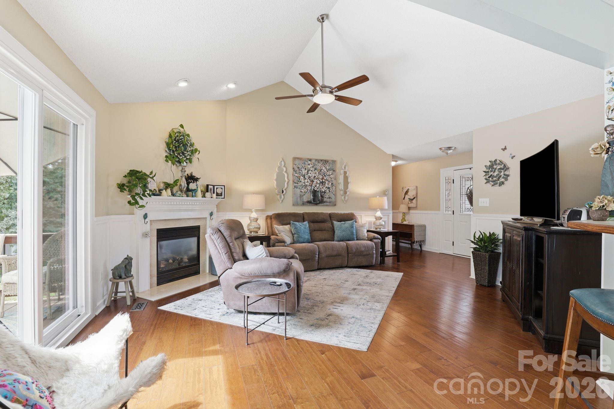 2918 24th Street Drive NE — Hickory