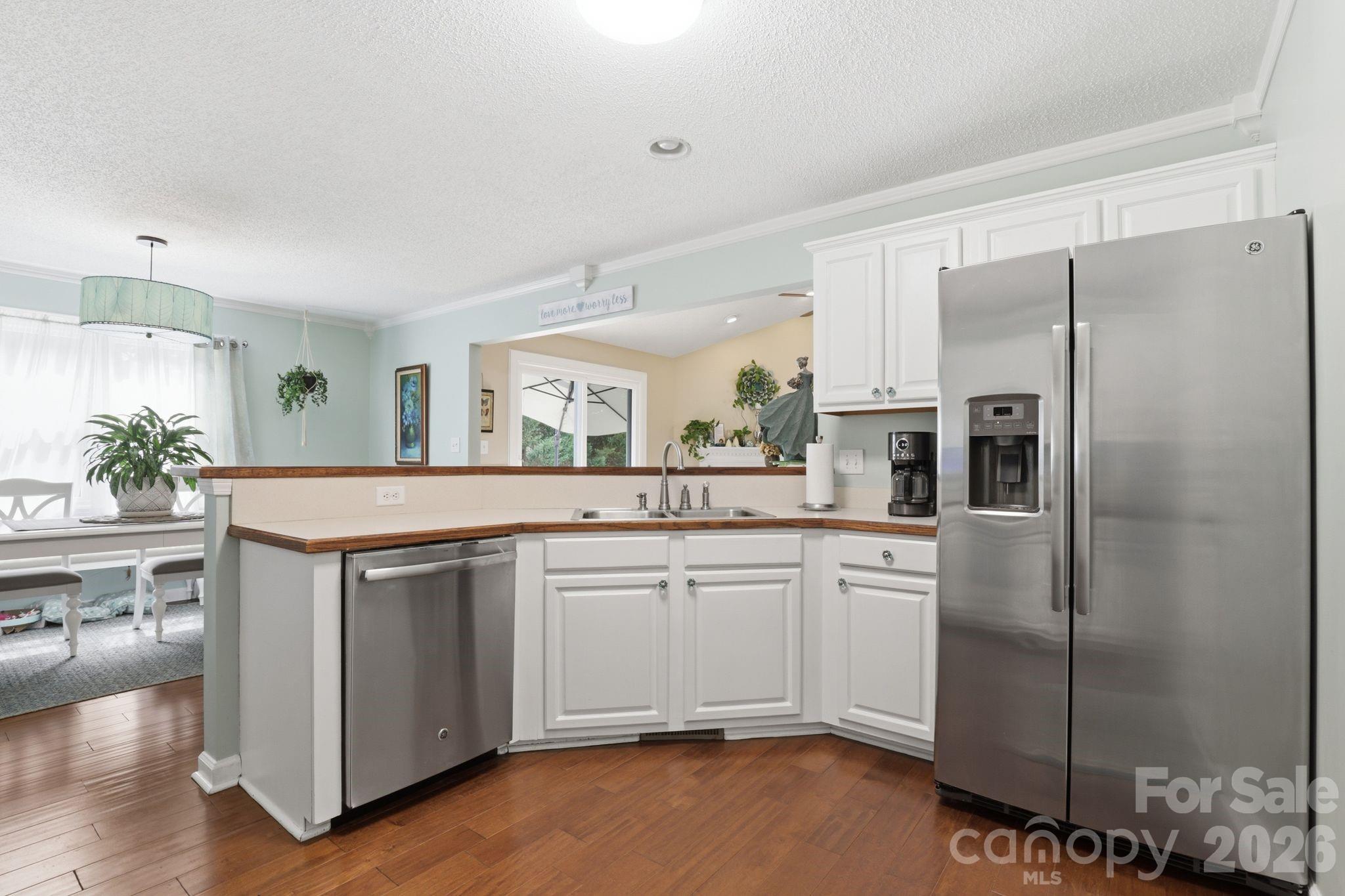 2918 24th Street Drive NE — Hickory