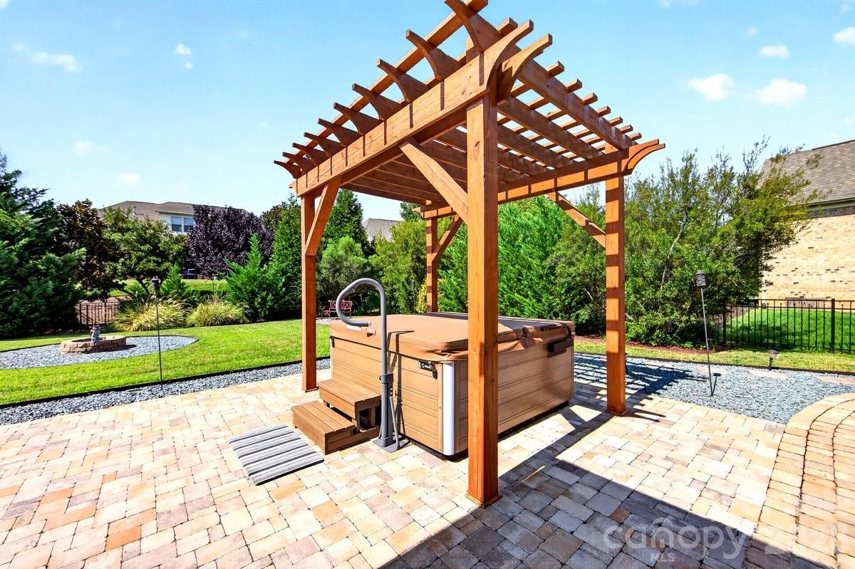 11322 Brangus Lane — Charlotte