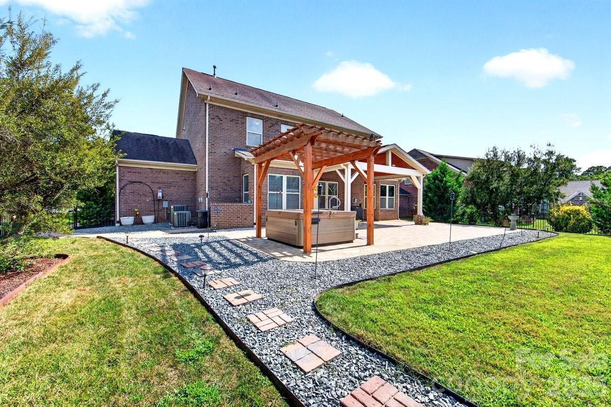 11322 Brangus Lane — Charlotte
