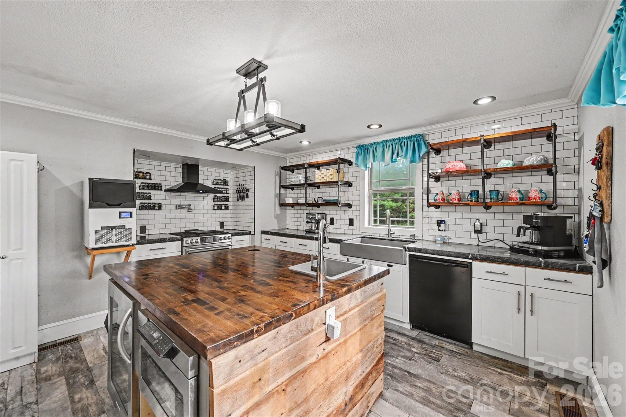 106 Guffey Road — Cherryville