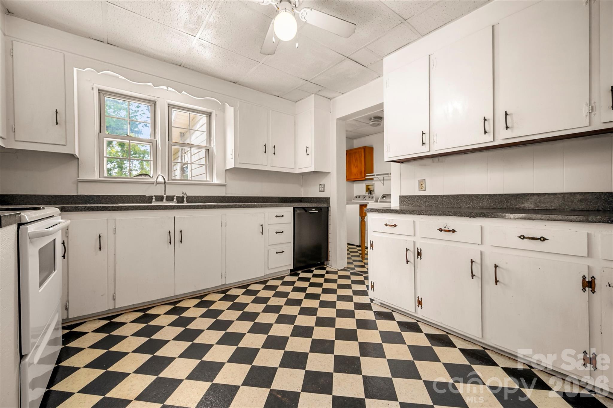 2300 Whitesides Road — Forest City