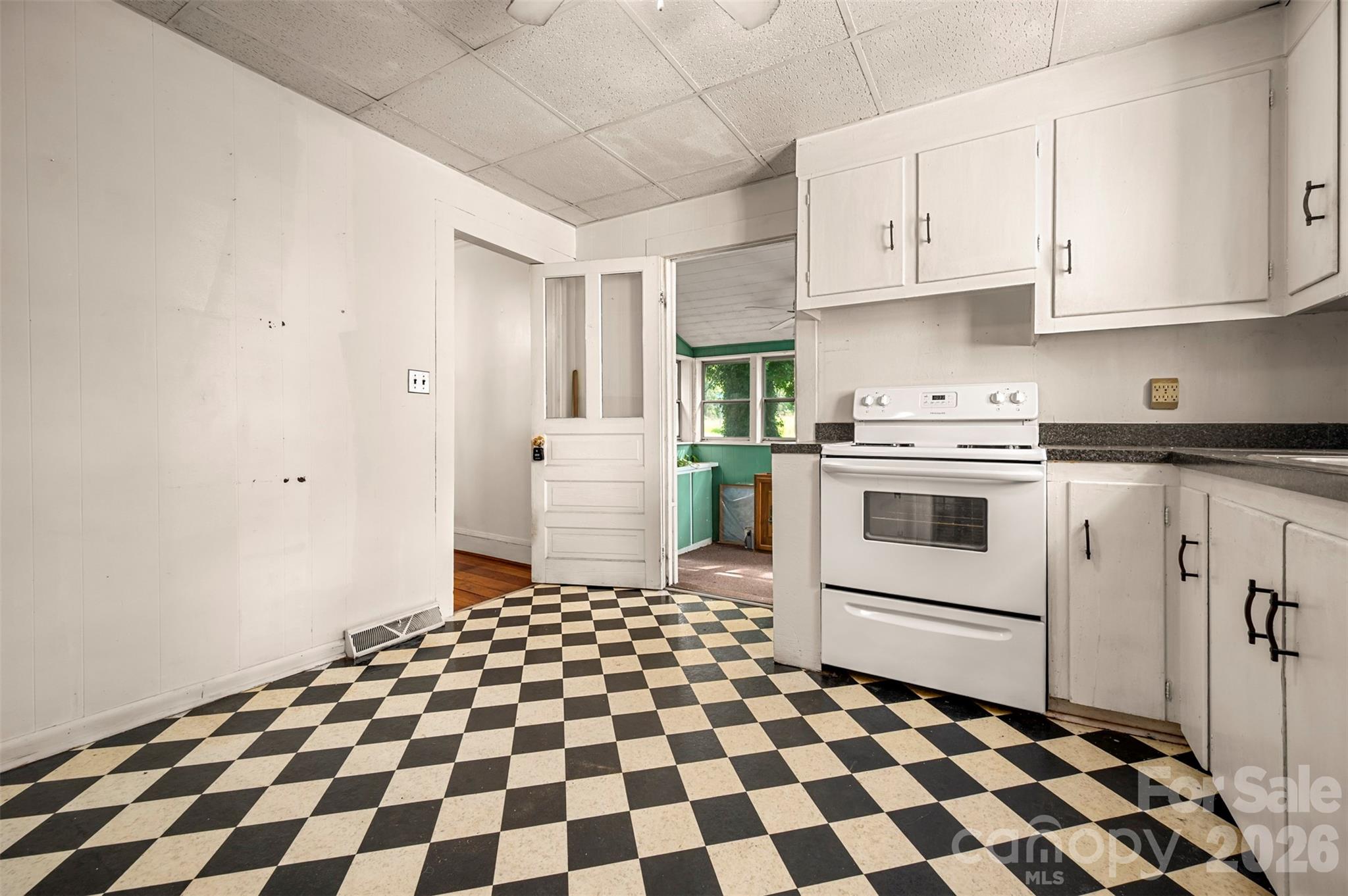 2300 Whitesides Road — Forest City