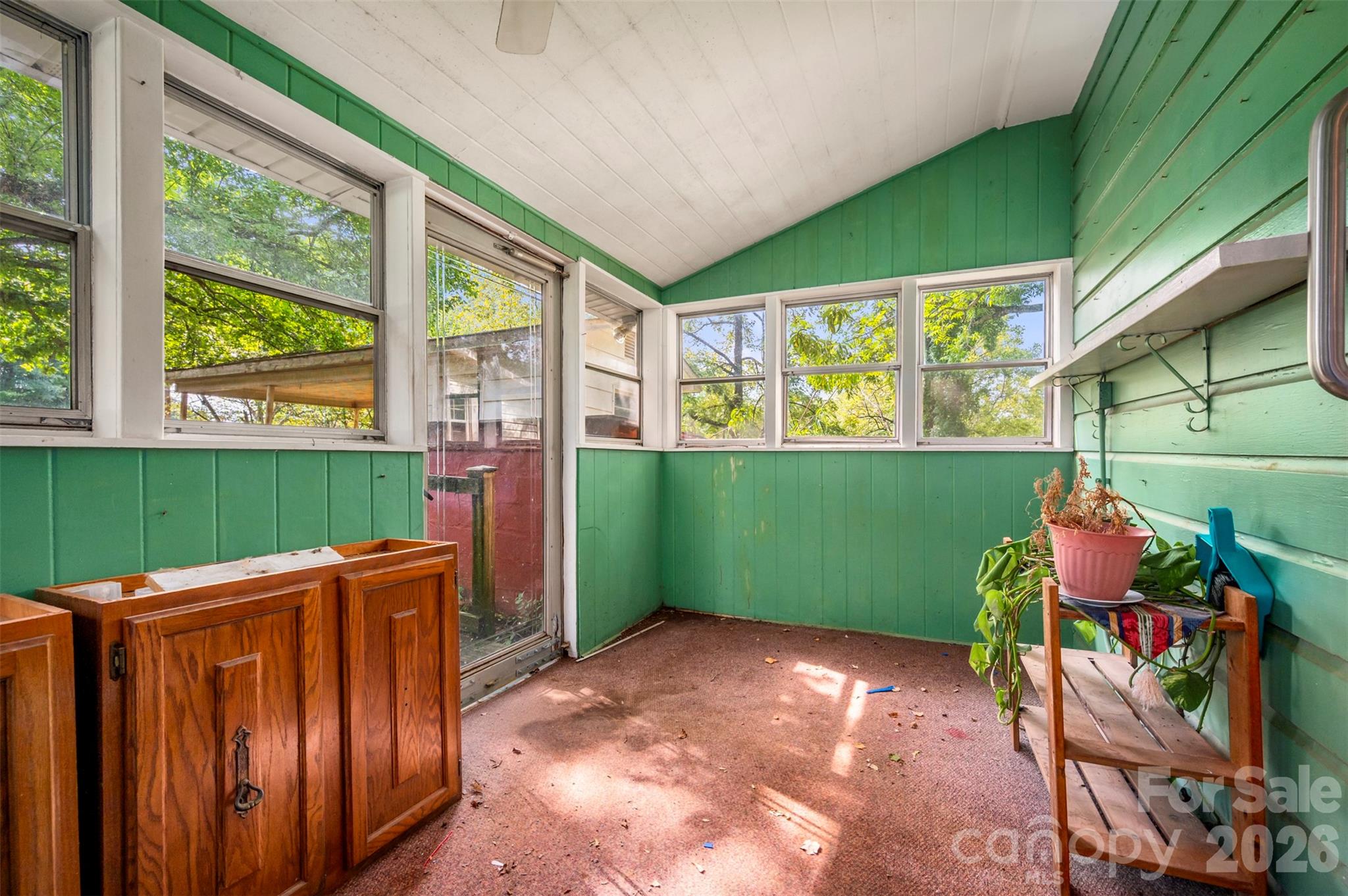2300 Whitesides Road — Forest City