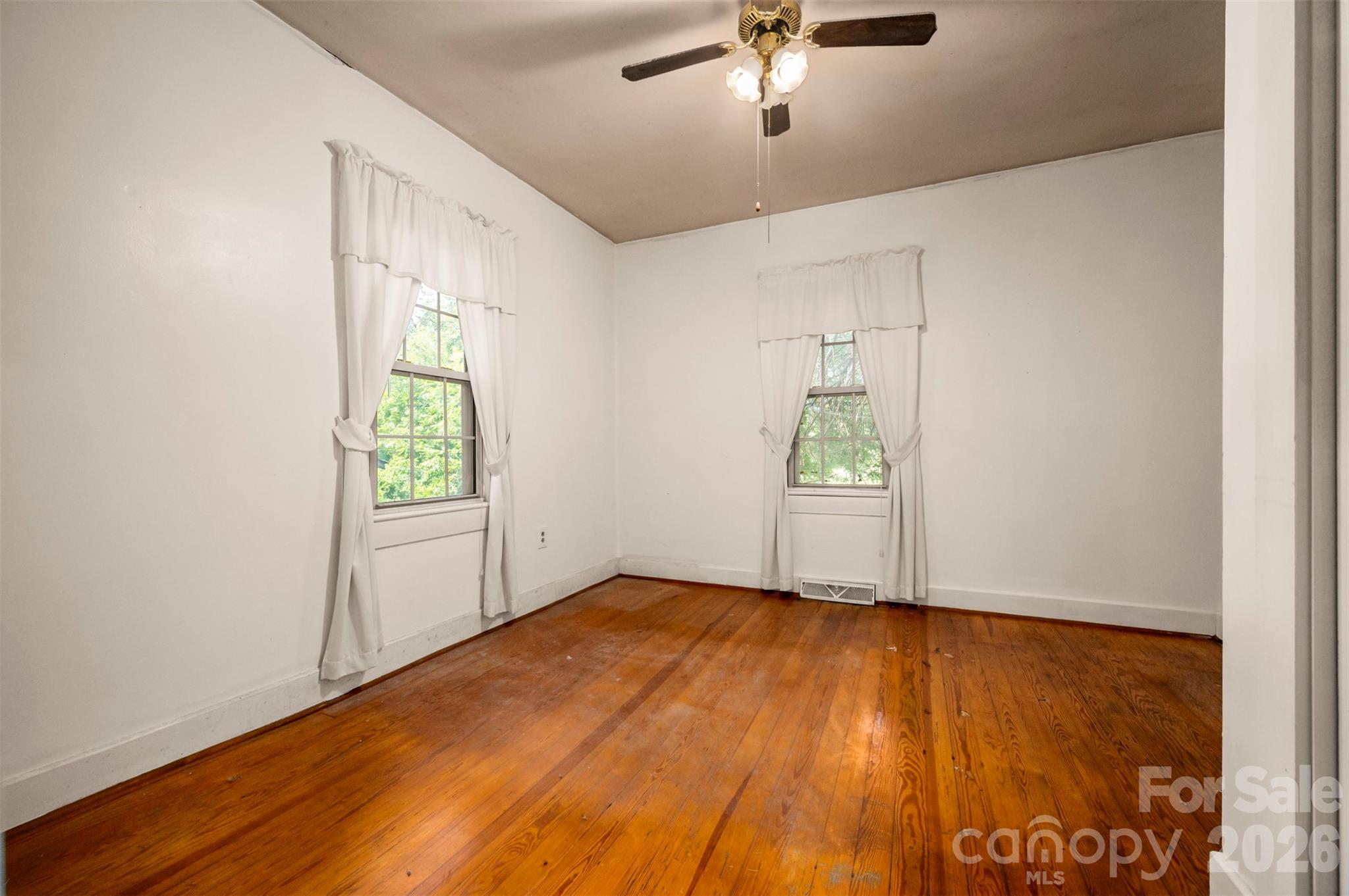 2300 Whitesides Road — Forest City