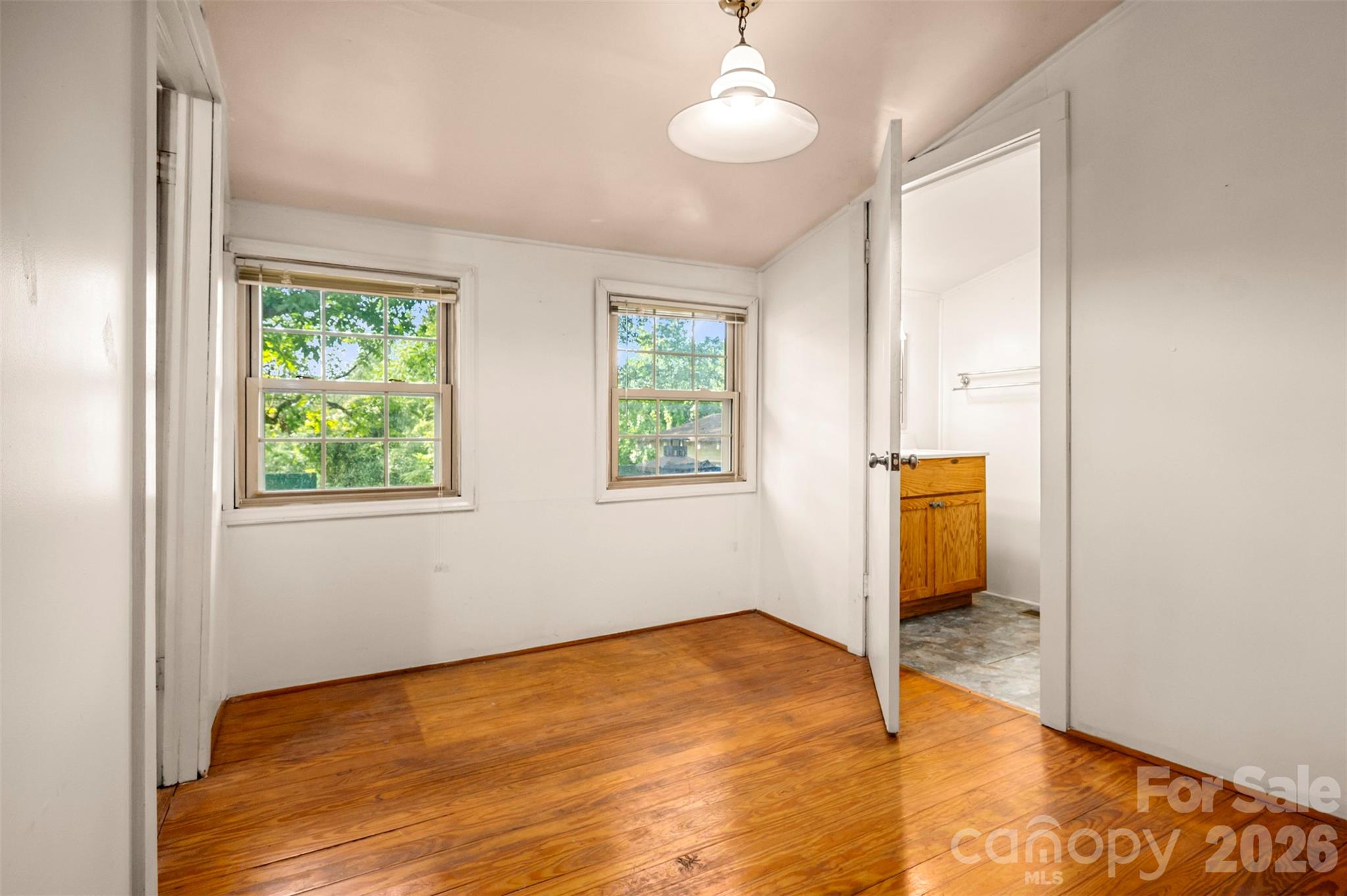 2300 Whitesides Road — Forest City