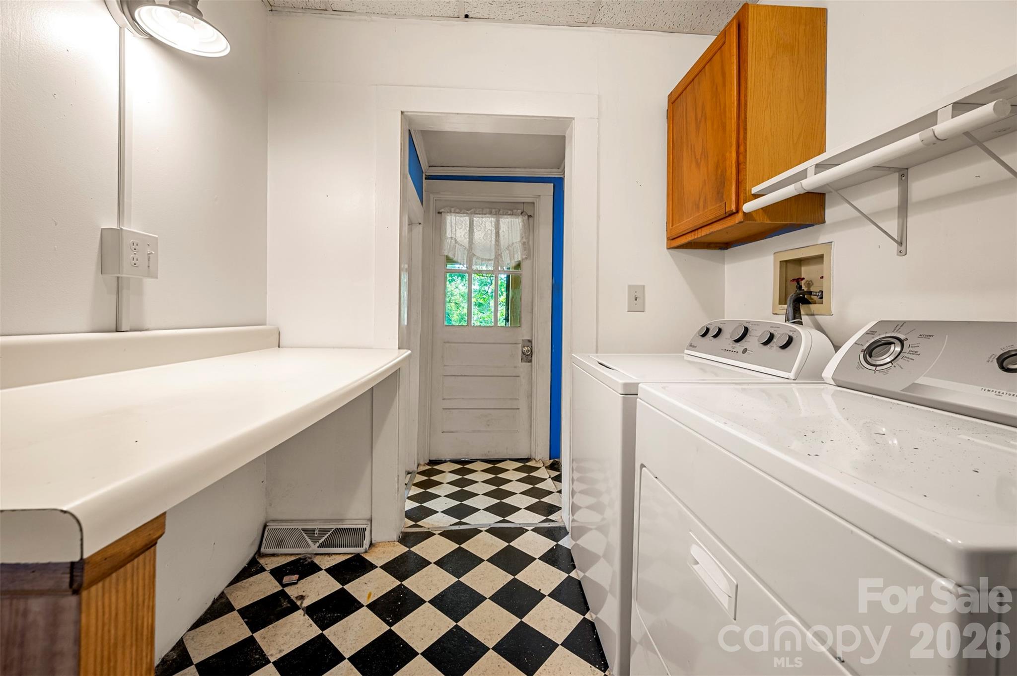 2300 Whitesides Road — Forest City