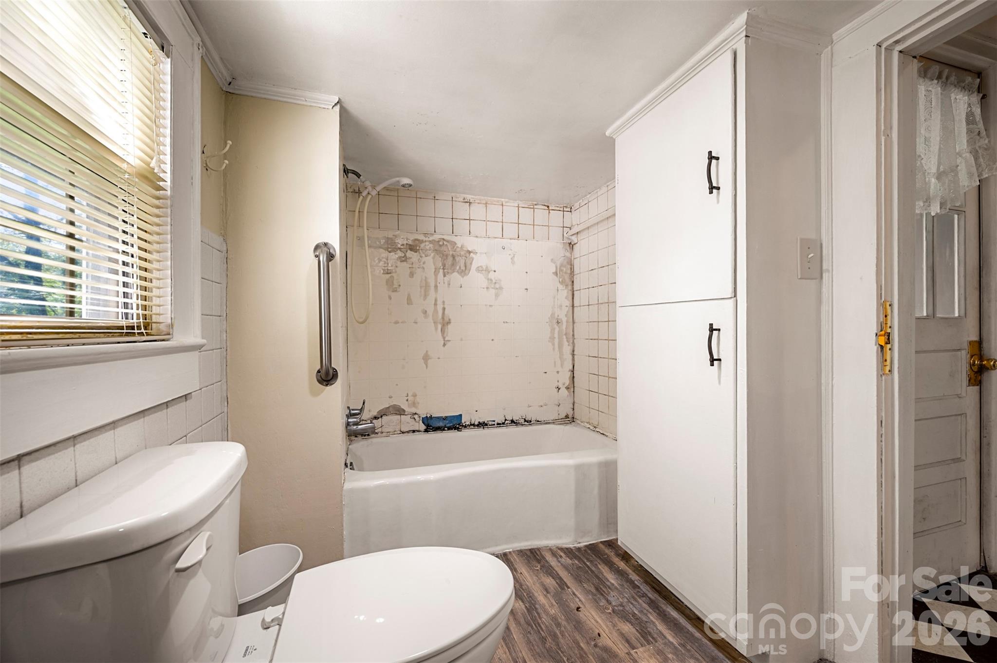 2300 Whitesides Road — Forest City