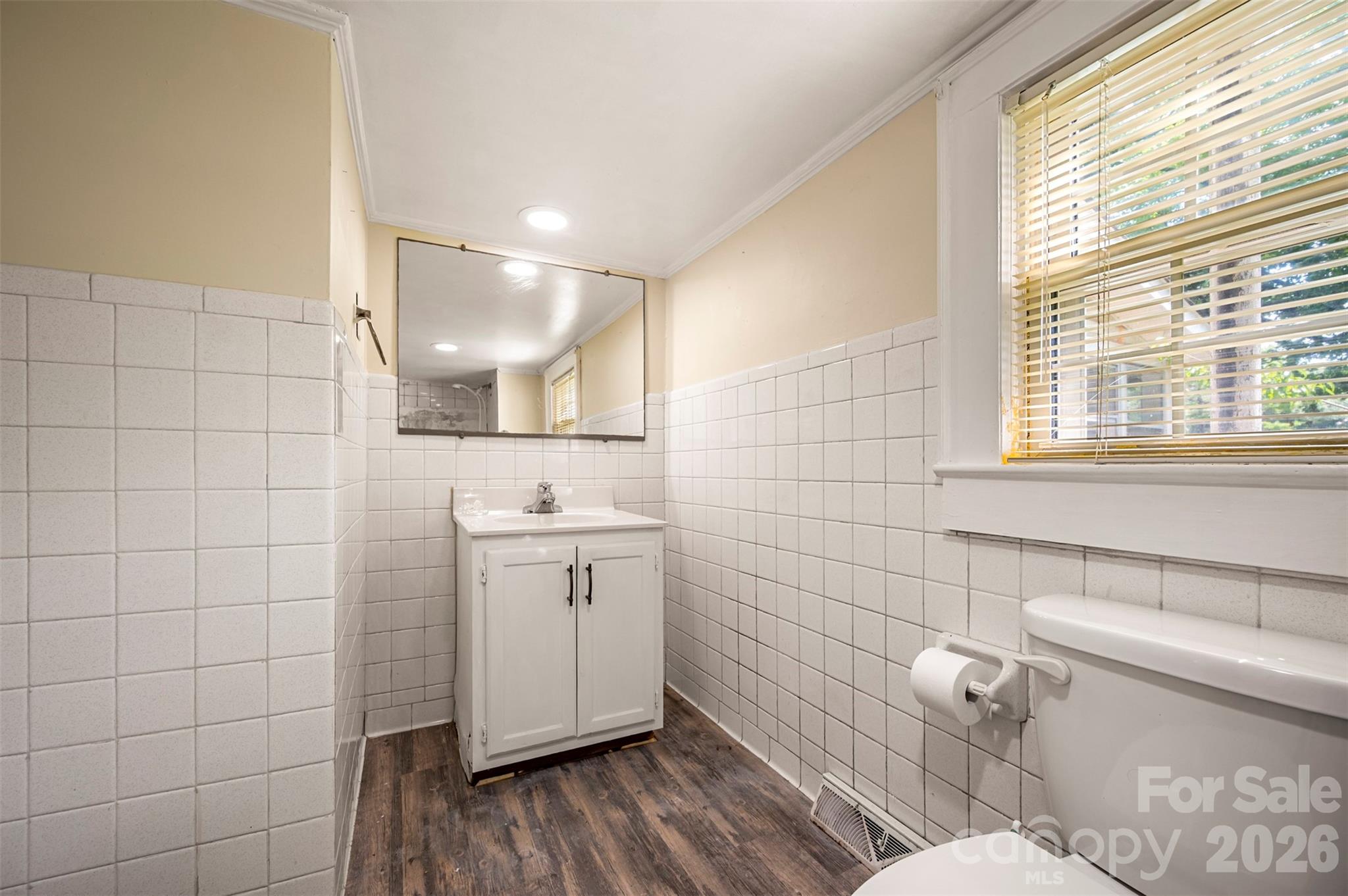 2300 Whitesides Road — Forest City