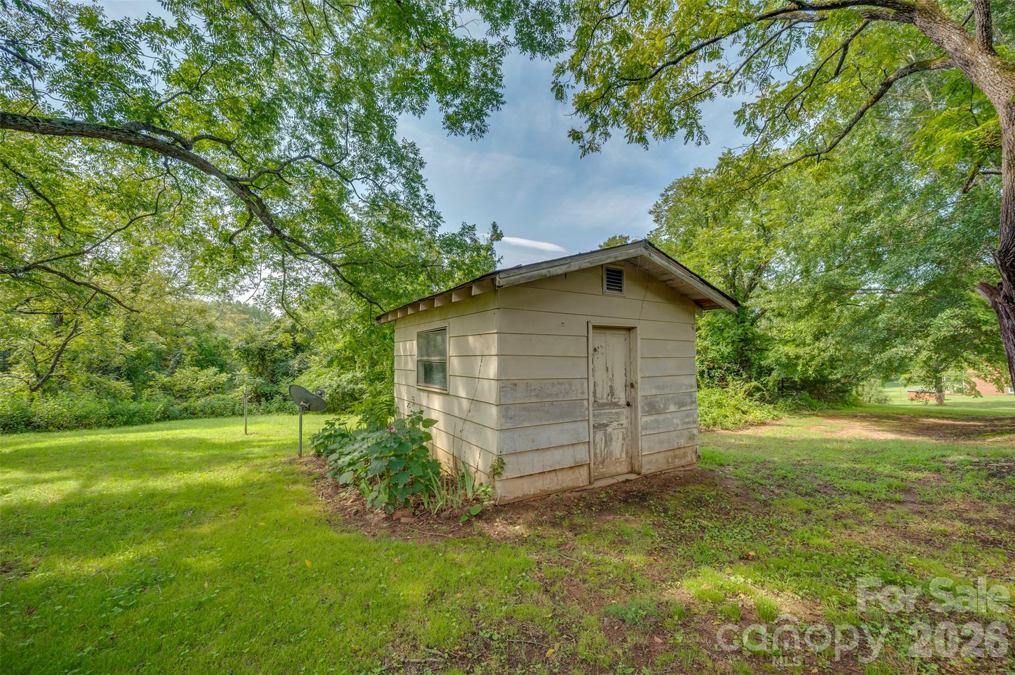 2300 Whitesides Road — Forest City