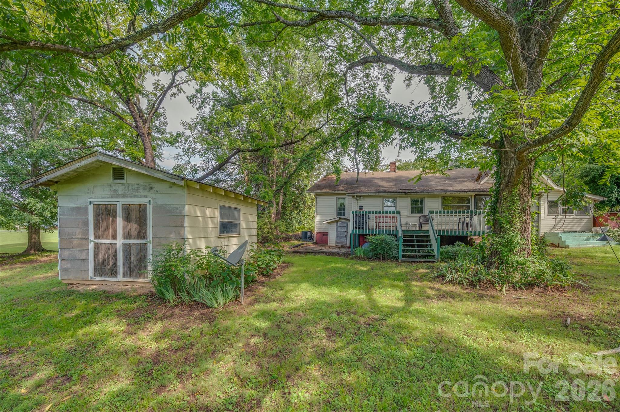 2300 Whitesides Road — Forest City