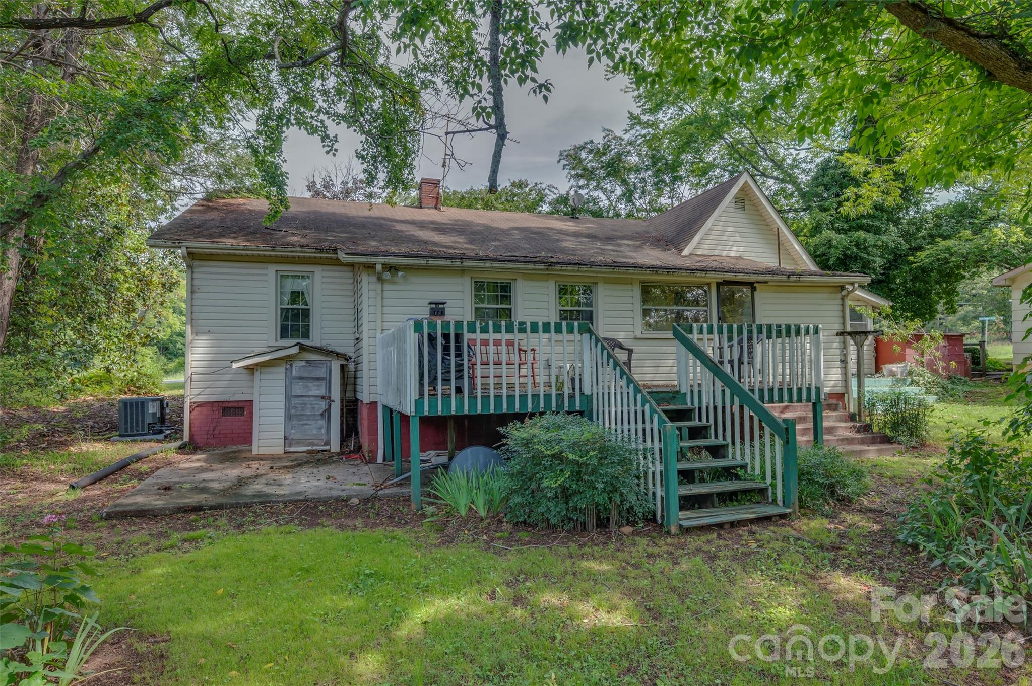 2300 Whitesides Road — Forest City