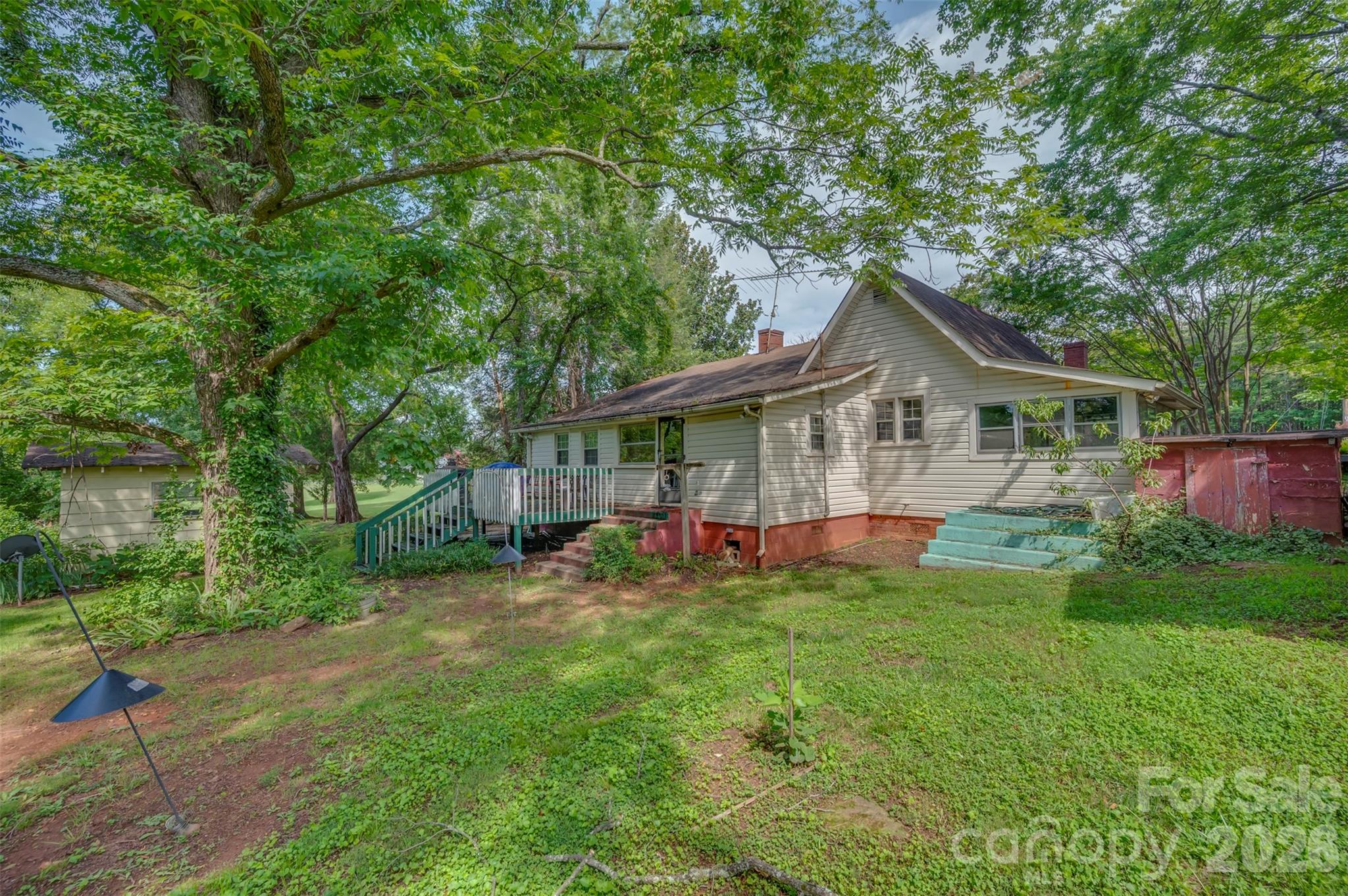 2300 Whitesides Road — Forest City