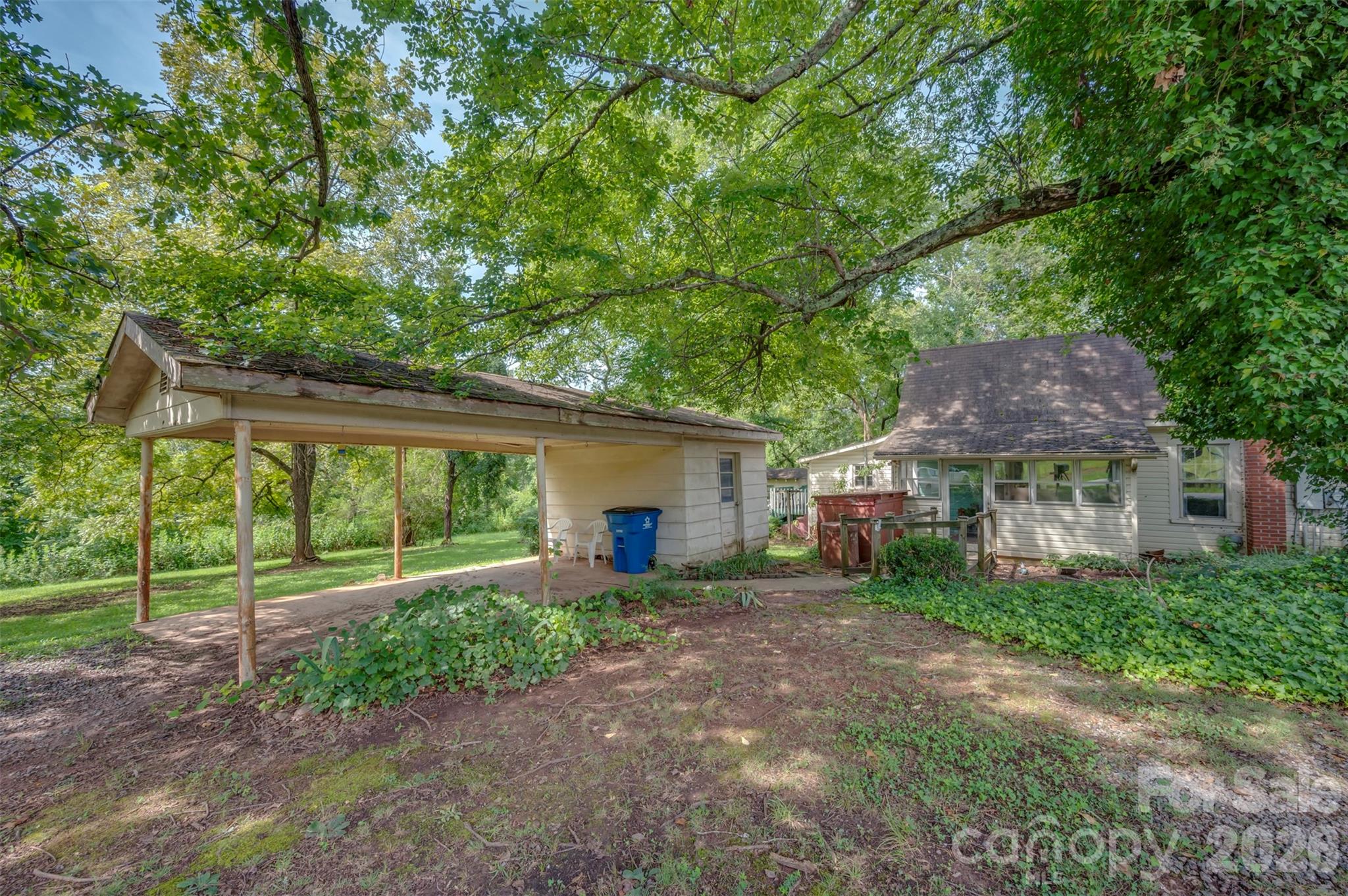 2300 Whitesides Road — Forest City
