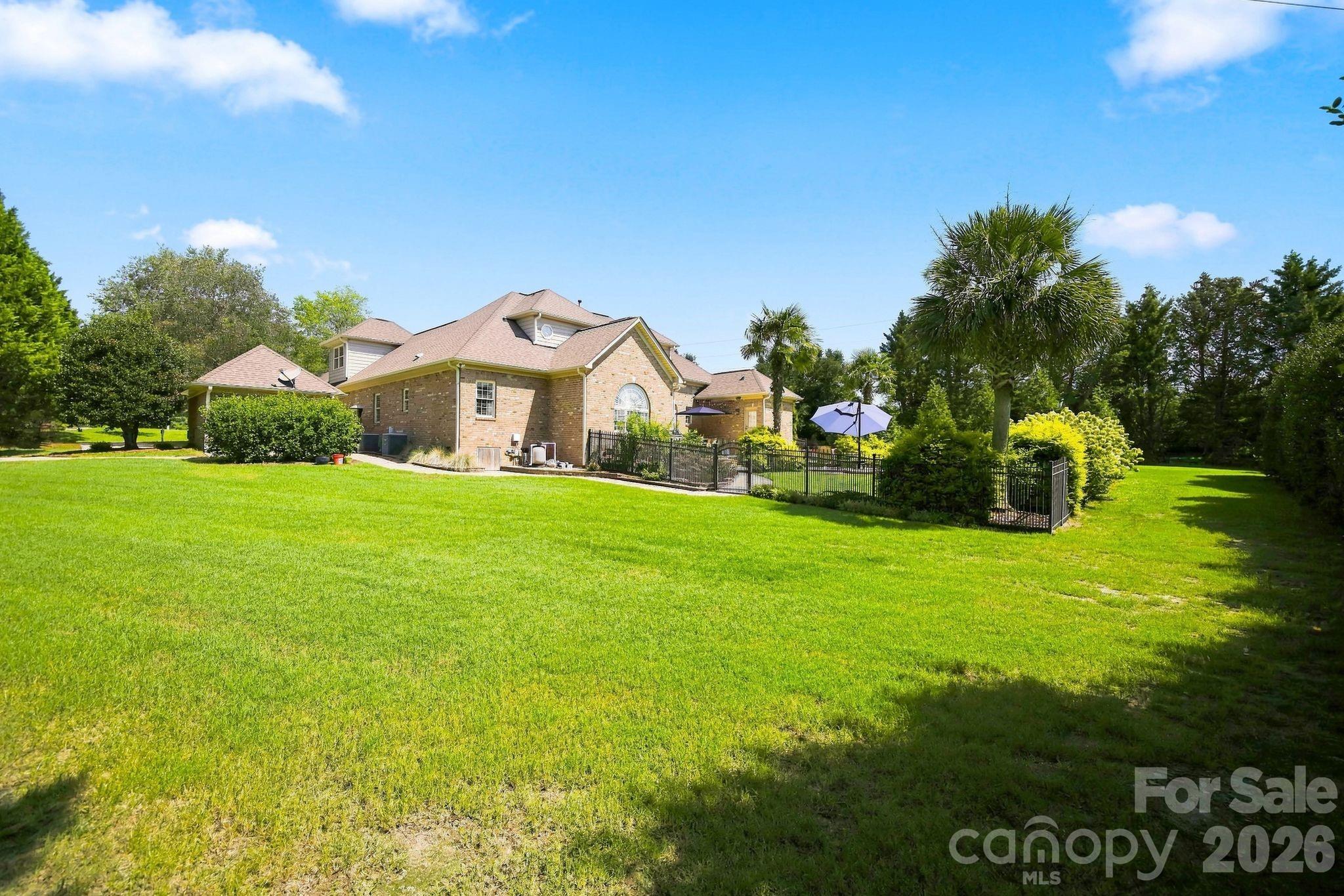 1001 Heritage Acres Drive — Matthews