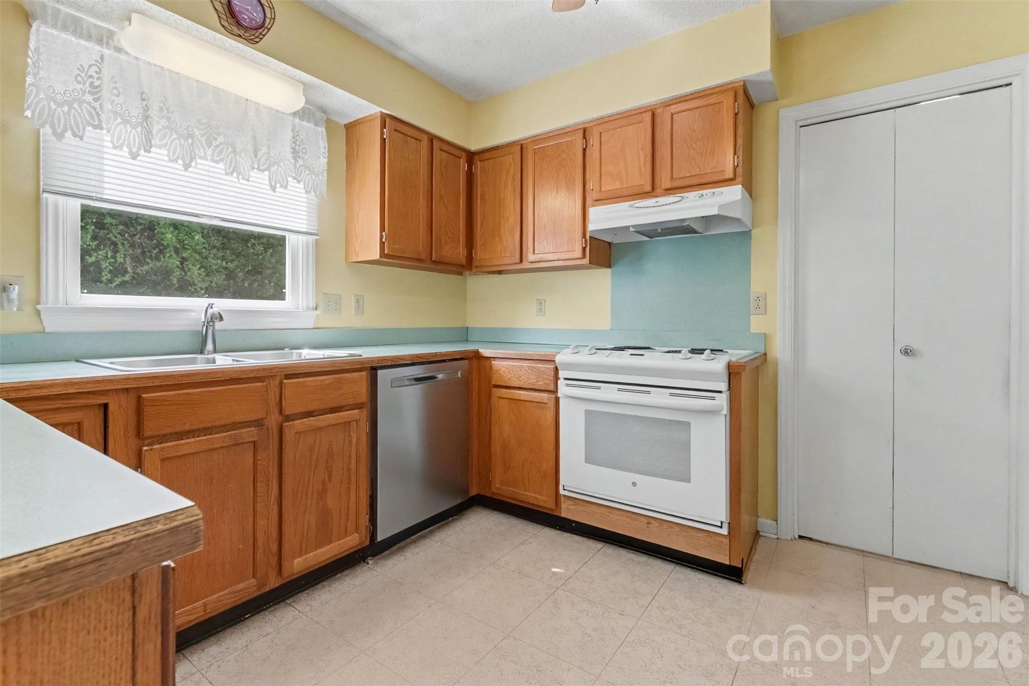 8741 Fieldgate Drive — Charlotte