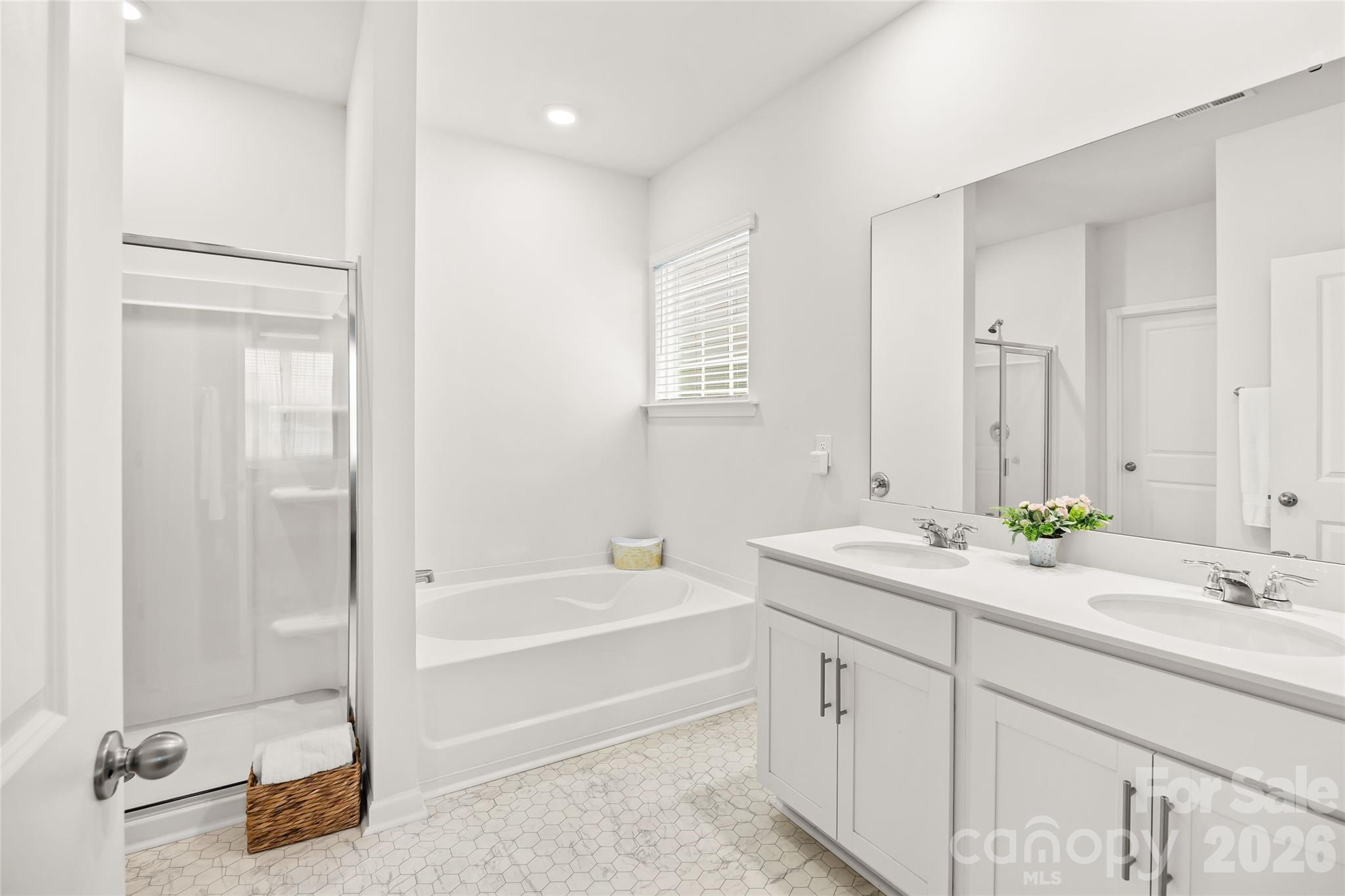 2128 Vanderlyn Street — Monroe