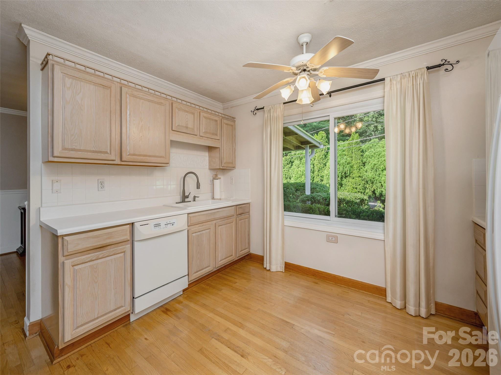 303 Tree Haven Boulevard — Hendersonville