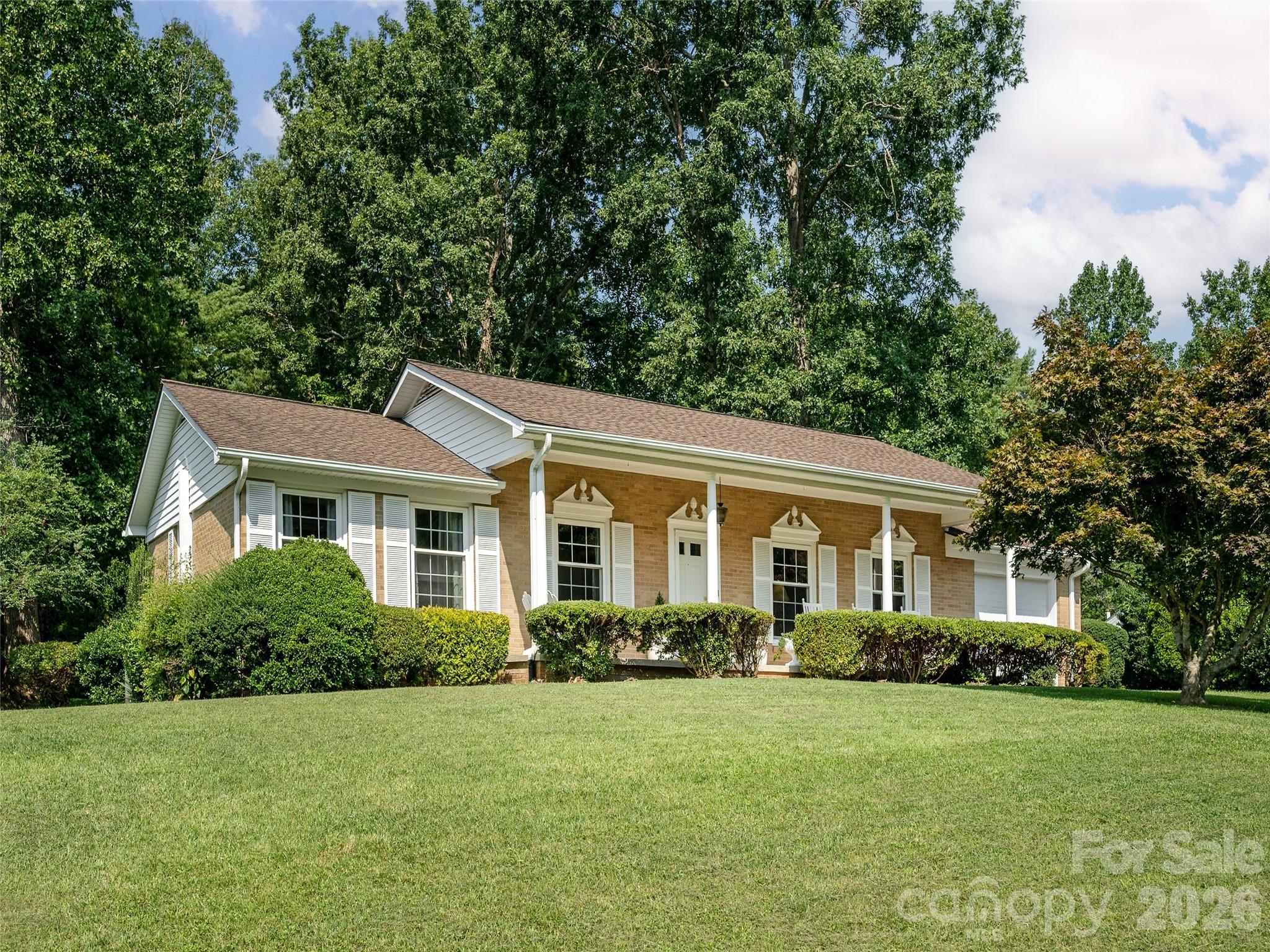 303 Tree Haven Boulevard — Hendersonville