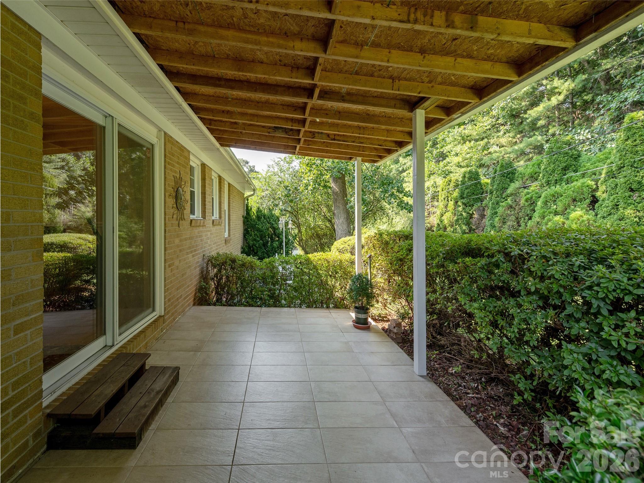 303 Tree Haven Boulevard — Hendersonville