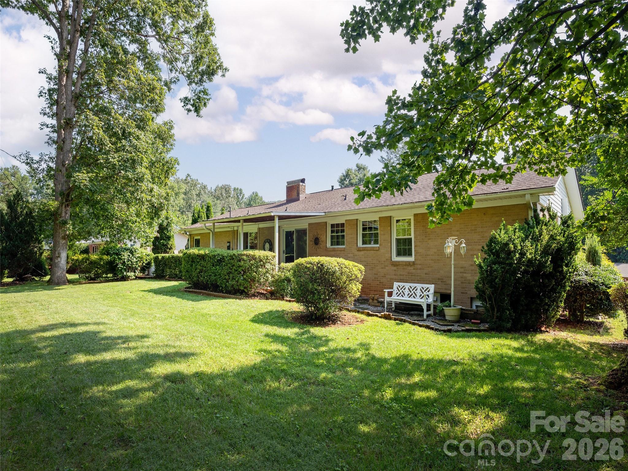 303 Tree Haven Boulevard — Hendersonville